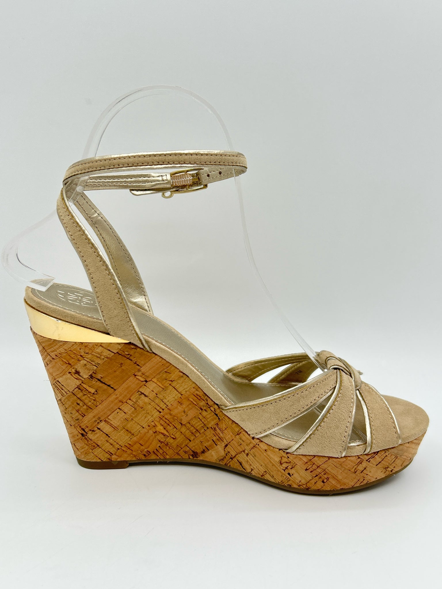GUESS NIB Size 7M Beige Women Sandal NIB