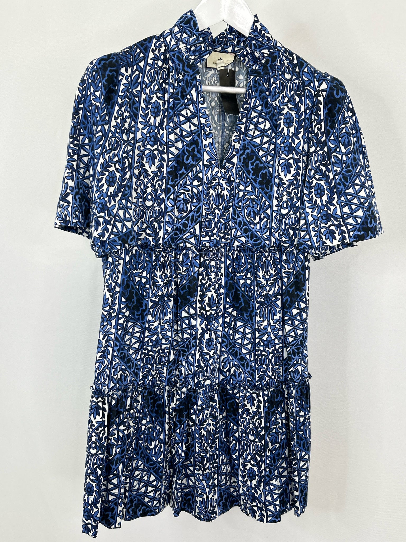 TUCKERNUCK Size M WHITE AND NAVY Women Dress