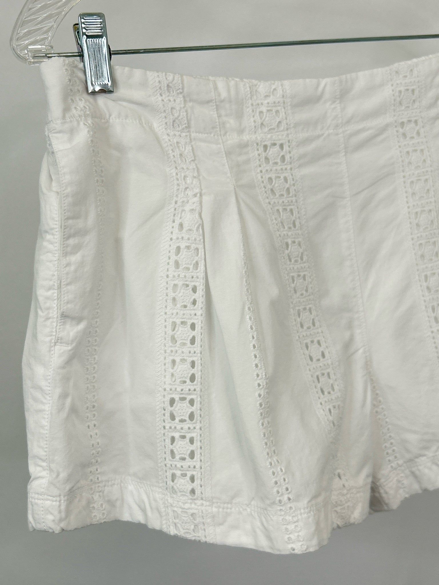 LAKE Size M White Women 2-Piece w/shorts