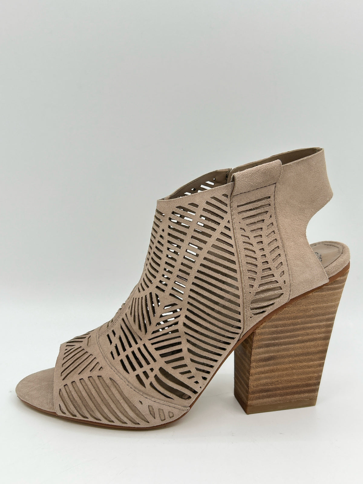 VINCE CAMUTO Size 7M Beige Women Booties