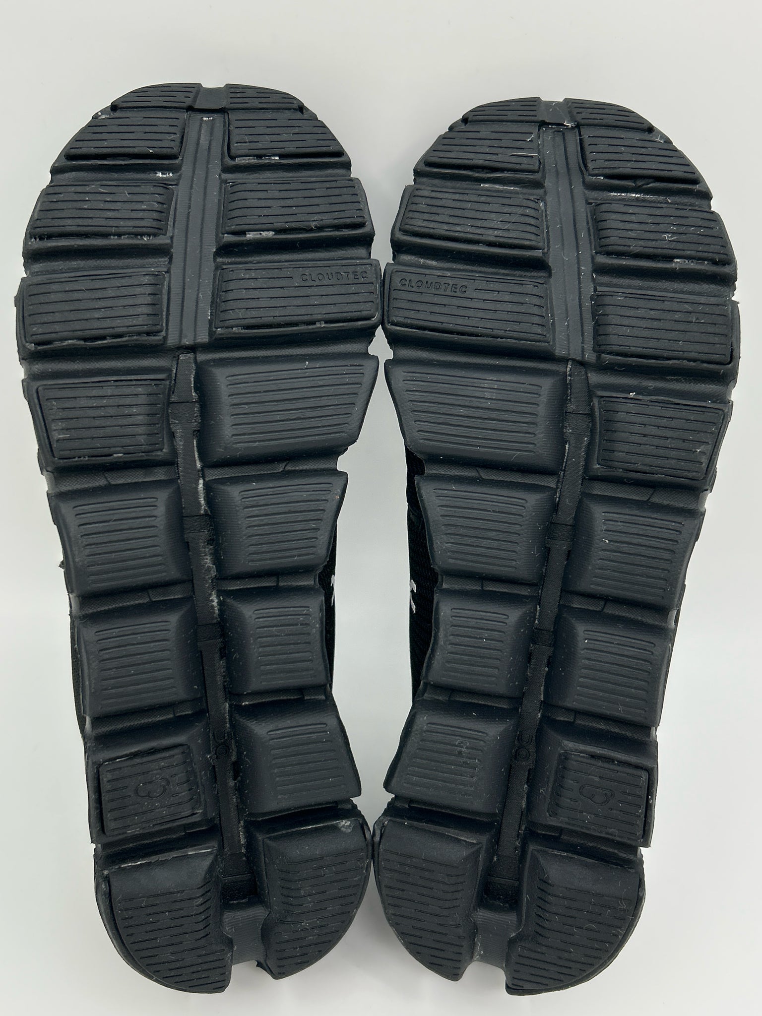 ON CLOUD Size 7W Black Women Sneakers