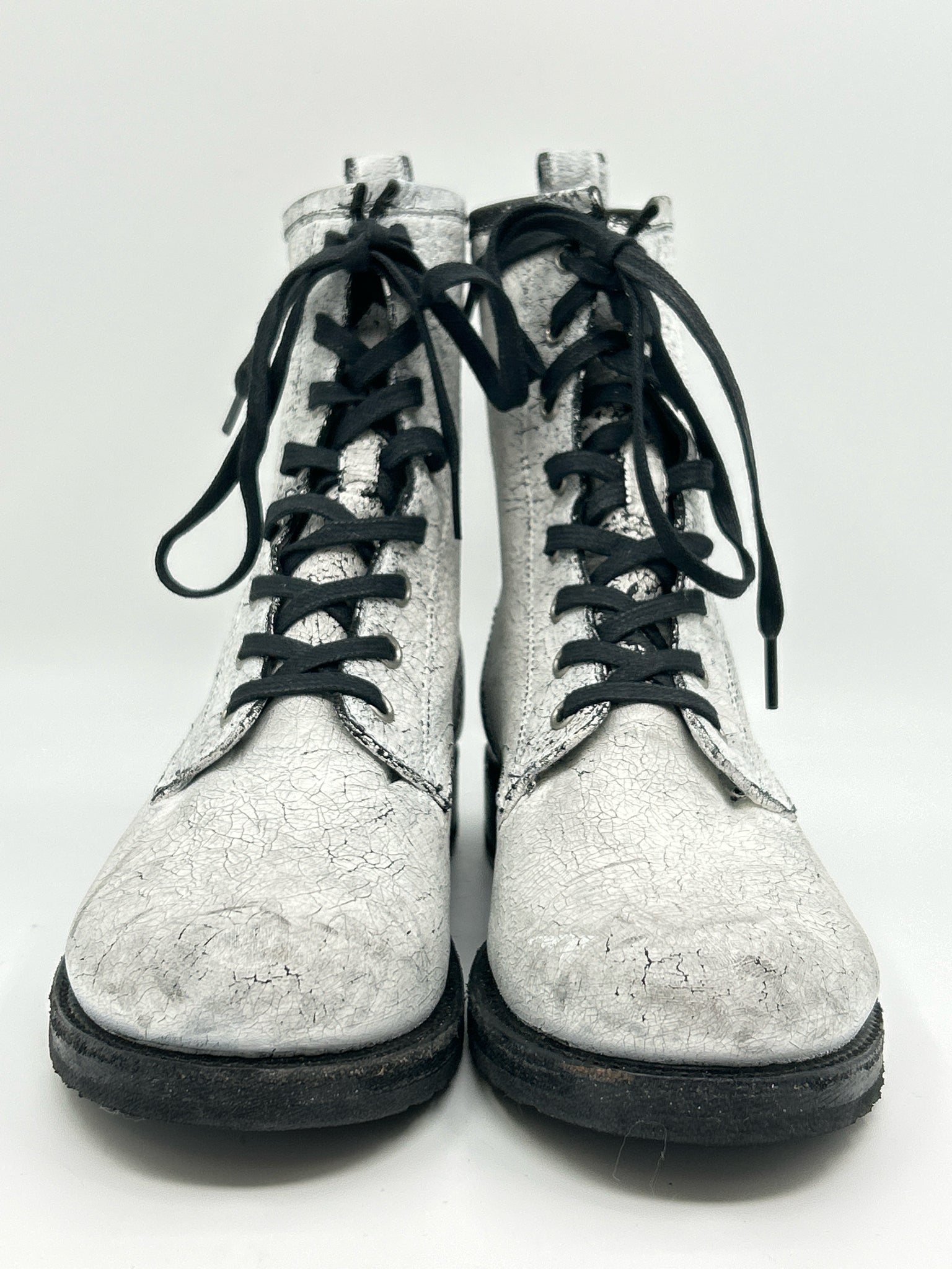 FRYE Size 8.5 White and black Women Boots