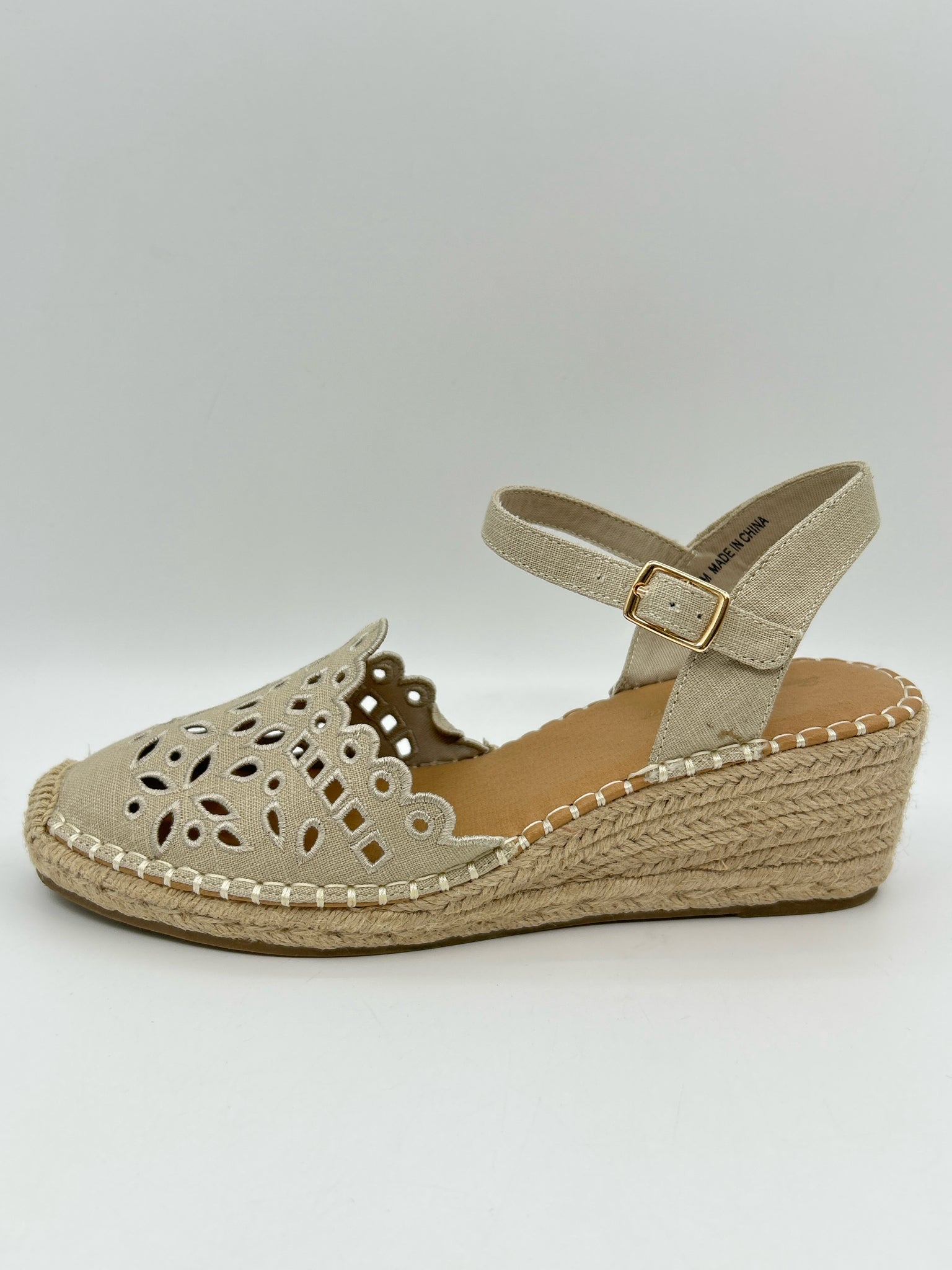 TOMMY BAHAMA Size 8.5M Beige Women Sandal
