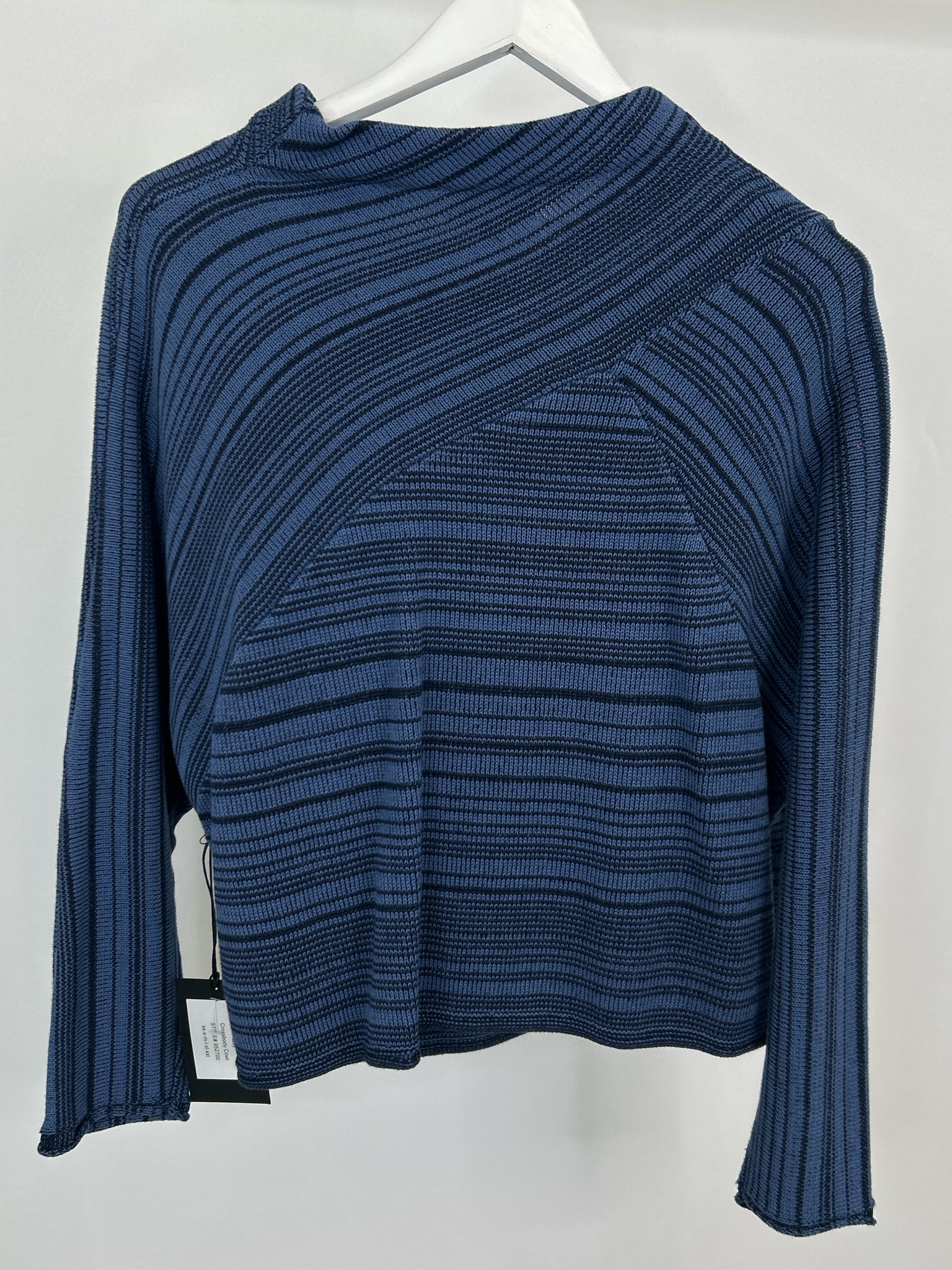OLIVIA BY HABITAT CLOTHES Size S Navy & Blue Women Sweater NWT