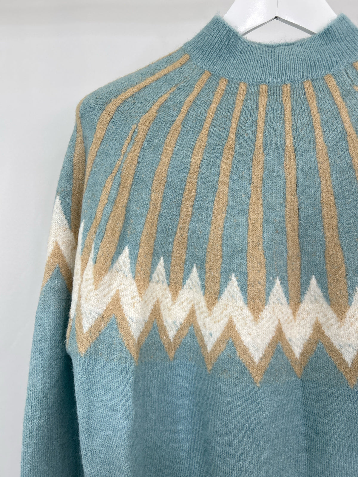 Knit Co-Op Size L blue and white Women Sweater