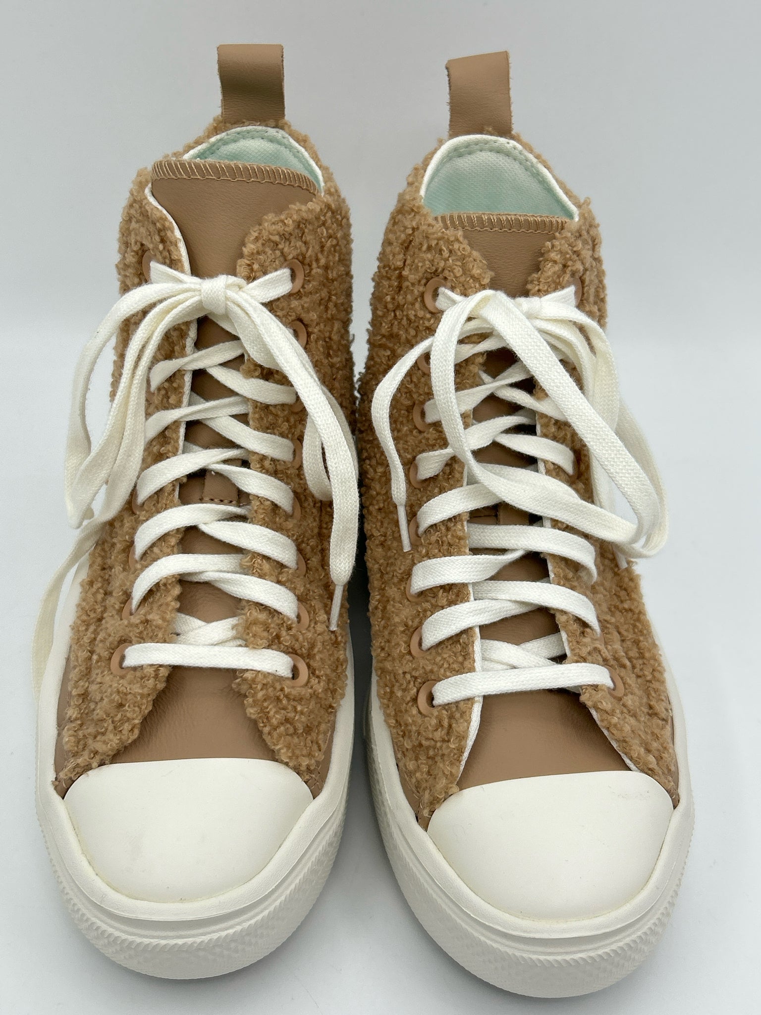 CONVERSE Size 6 Tan Women Sneakers NWOT