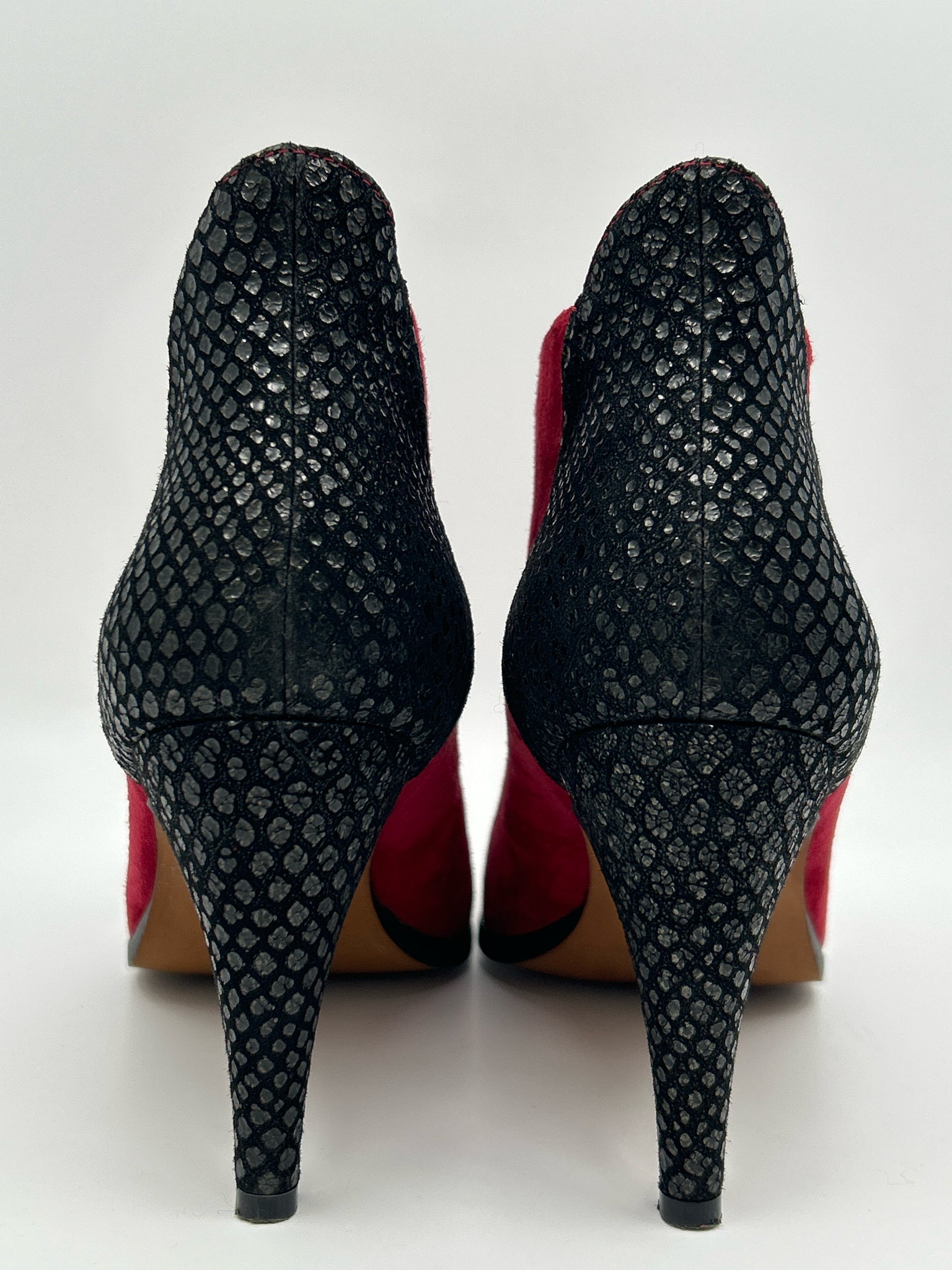 LINEA PAOLO Size 8.5M Red and Black Women Booties
