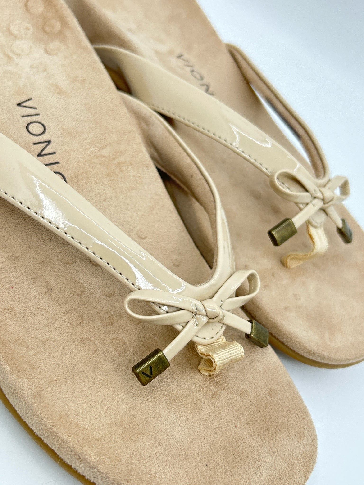 VIONIC Size 8.5 Cream Women Sandal