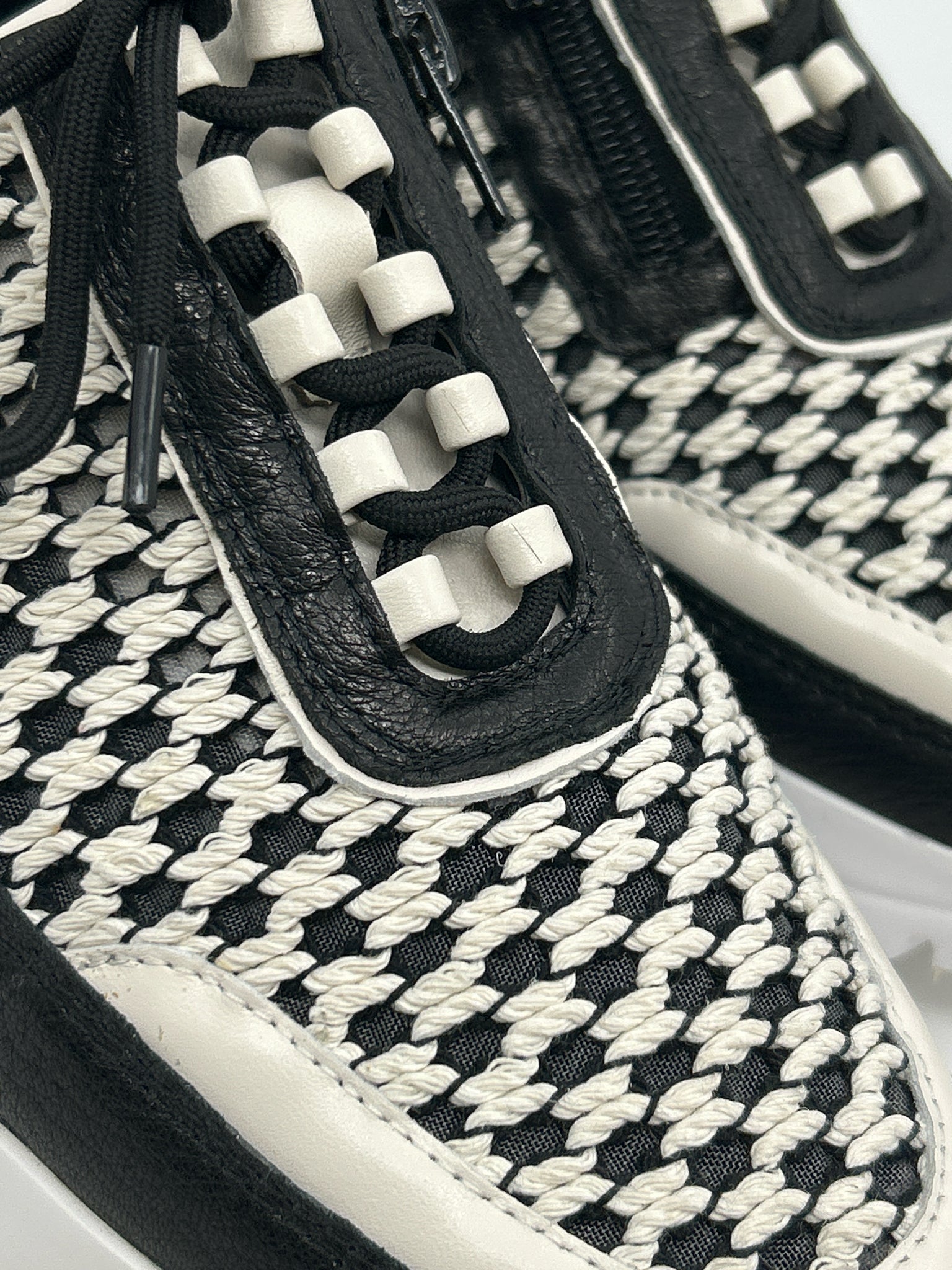 VANELI Size 7N Black & White Women Sneakers