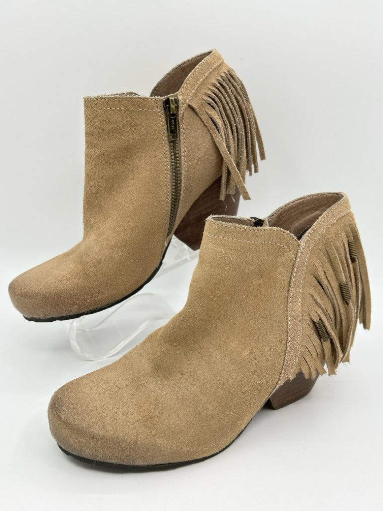 OTBT Women Size 7.5M Tan Booties