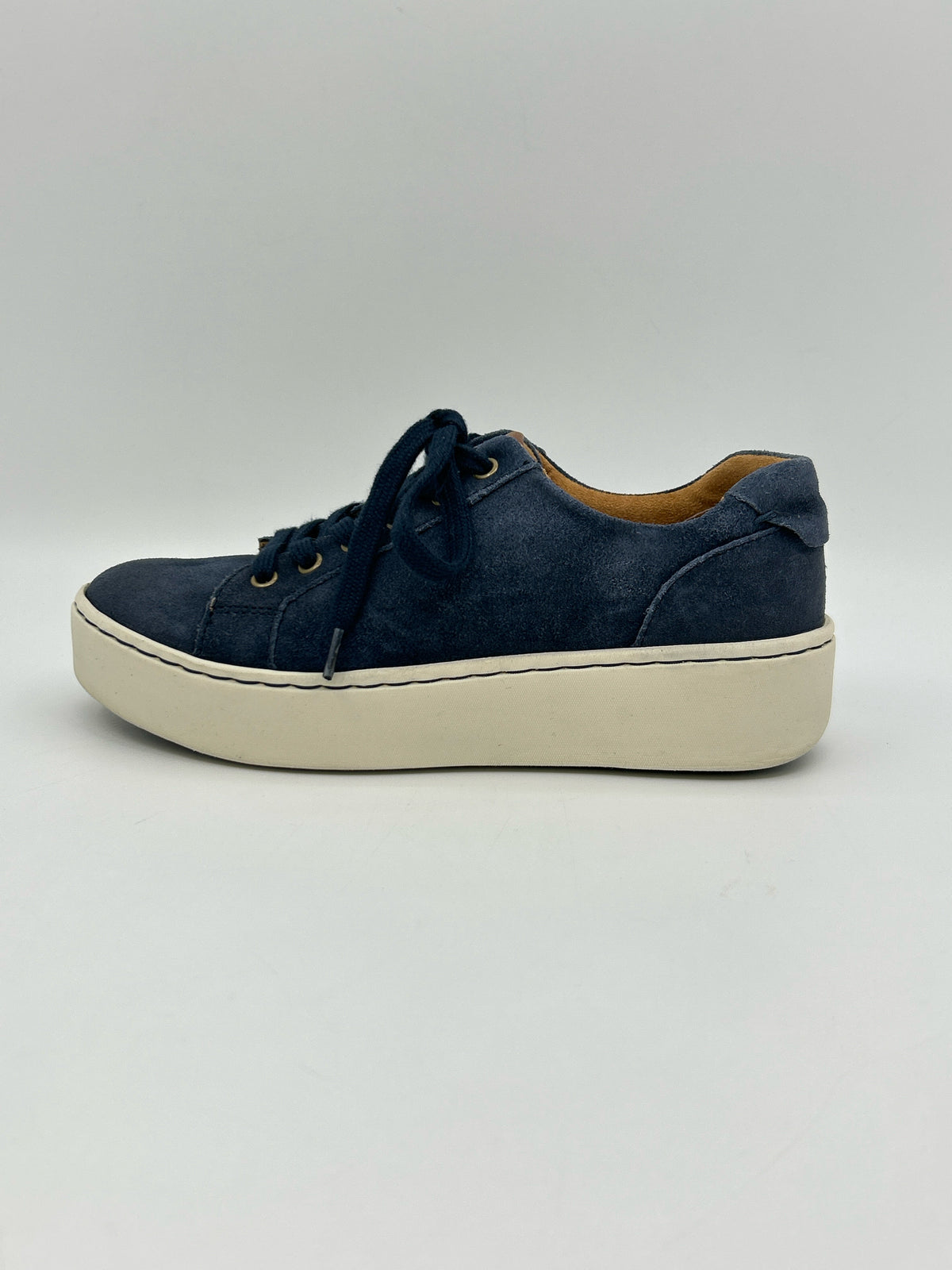 BORN Size 6.5M Navy Women Sneakers
