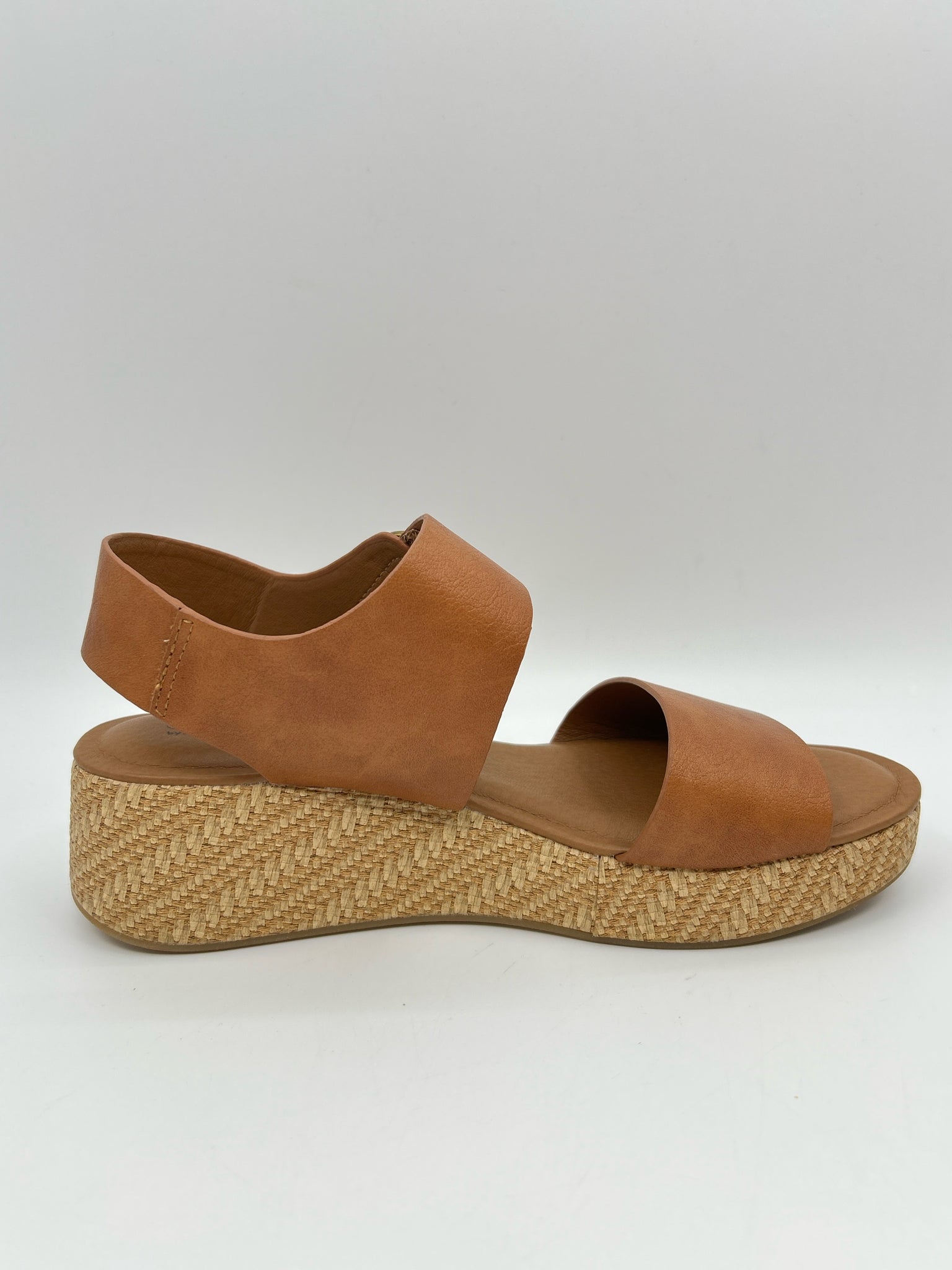 EURO SOFT Size 8M Tan Women Sandal