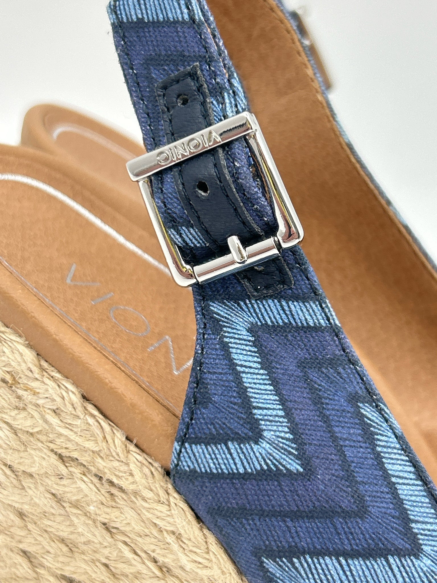 VIONIC Size 7 BLUE AND NAVY Women Sandal
