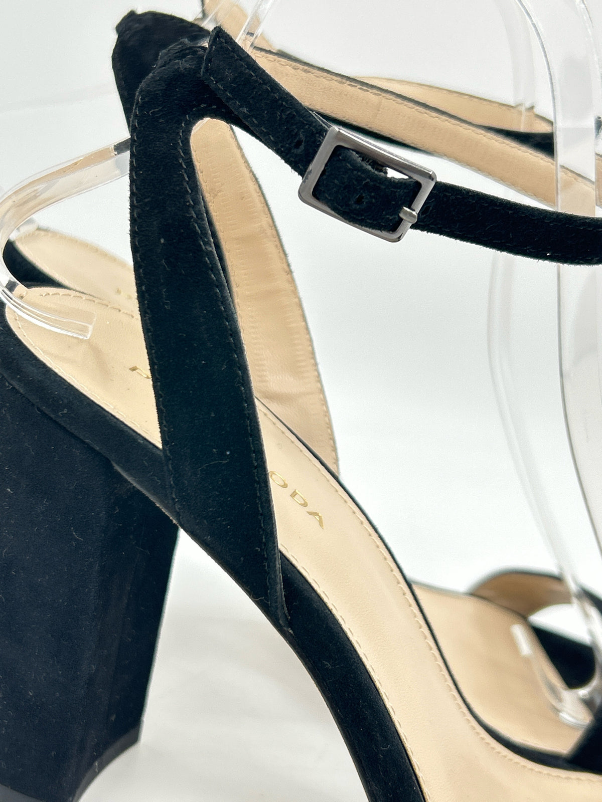 PELLE MODA Size 9M Black Women Sandal