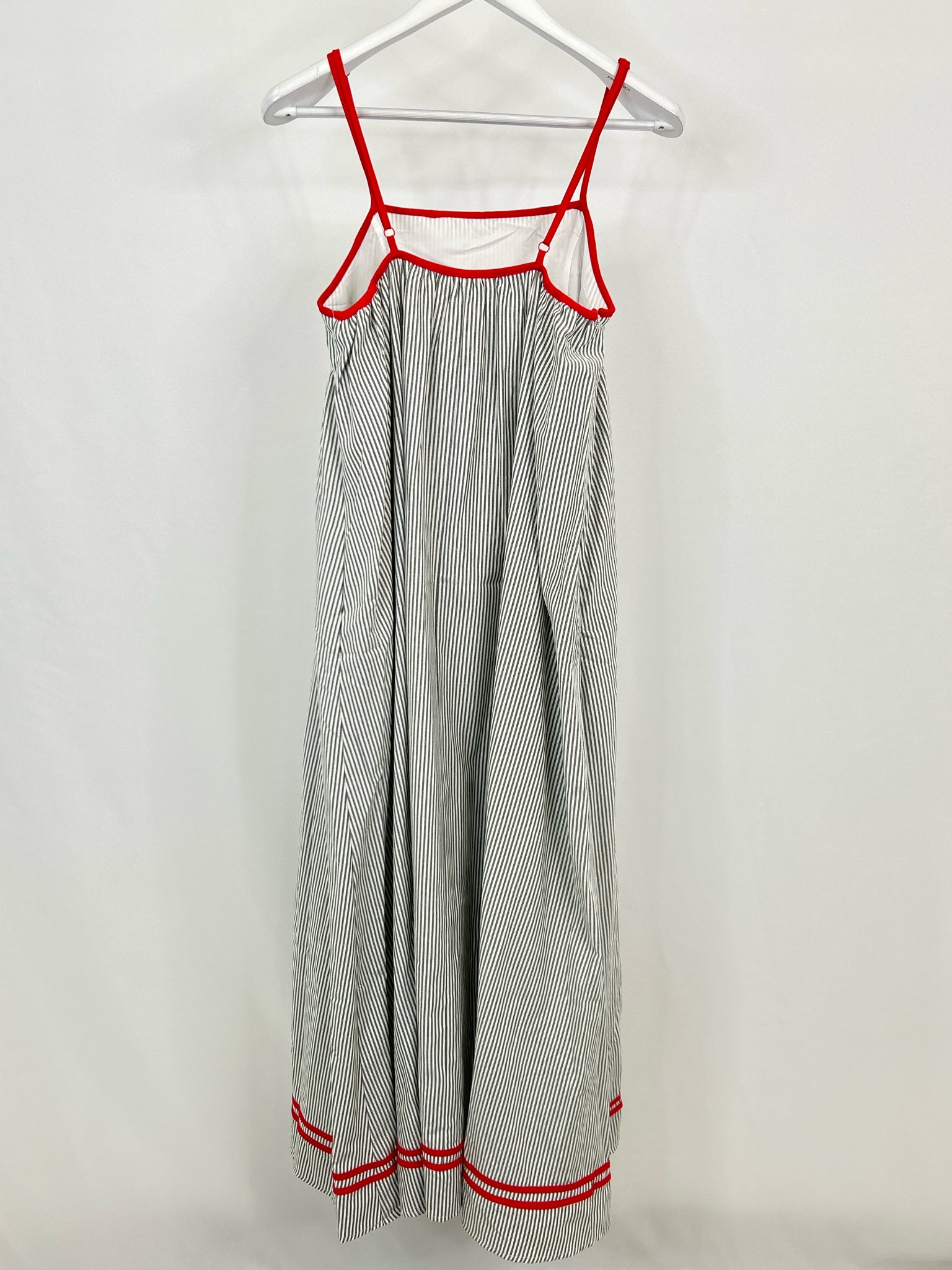 Modesees Size M GRAY AND WHITE Women Dress