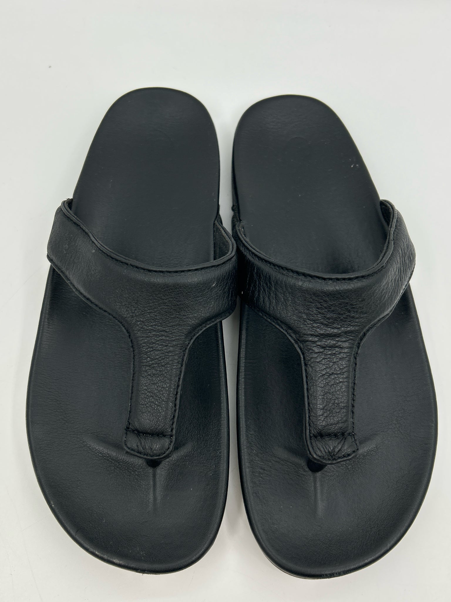 OLUKAI Size 8W Black Women Sandal