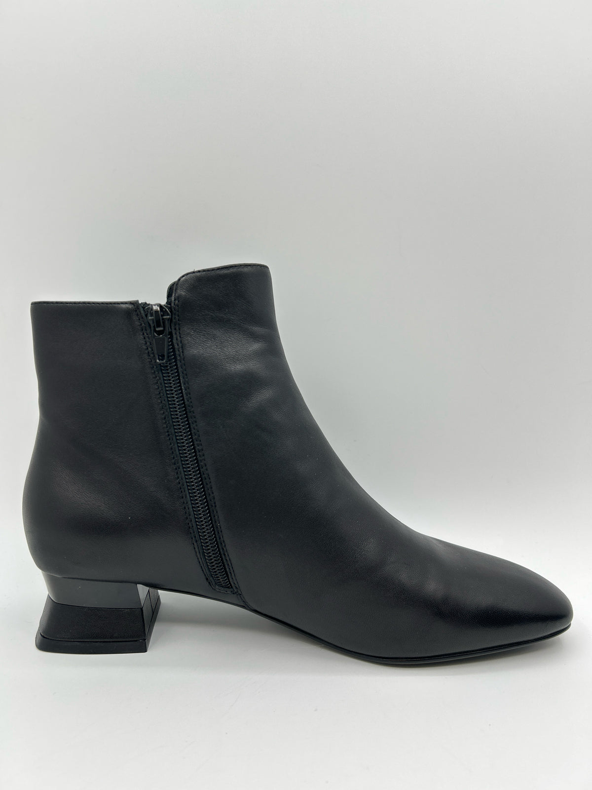VANELI Size 10M Black Women Leather Booties NWOB