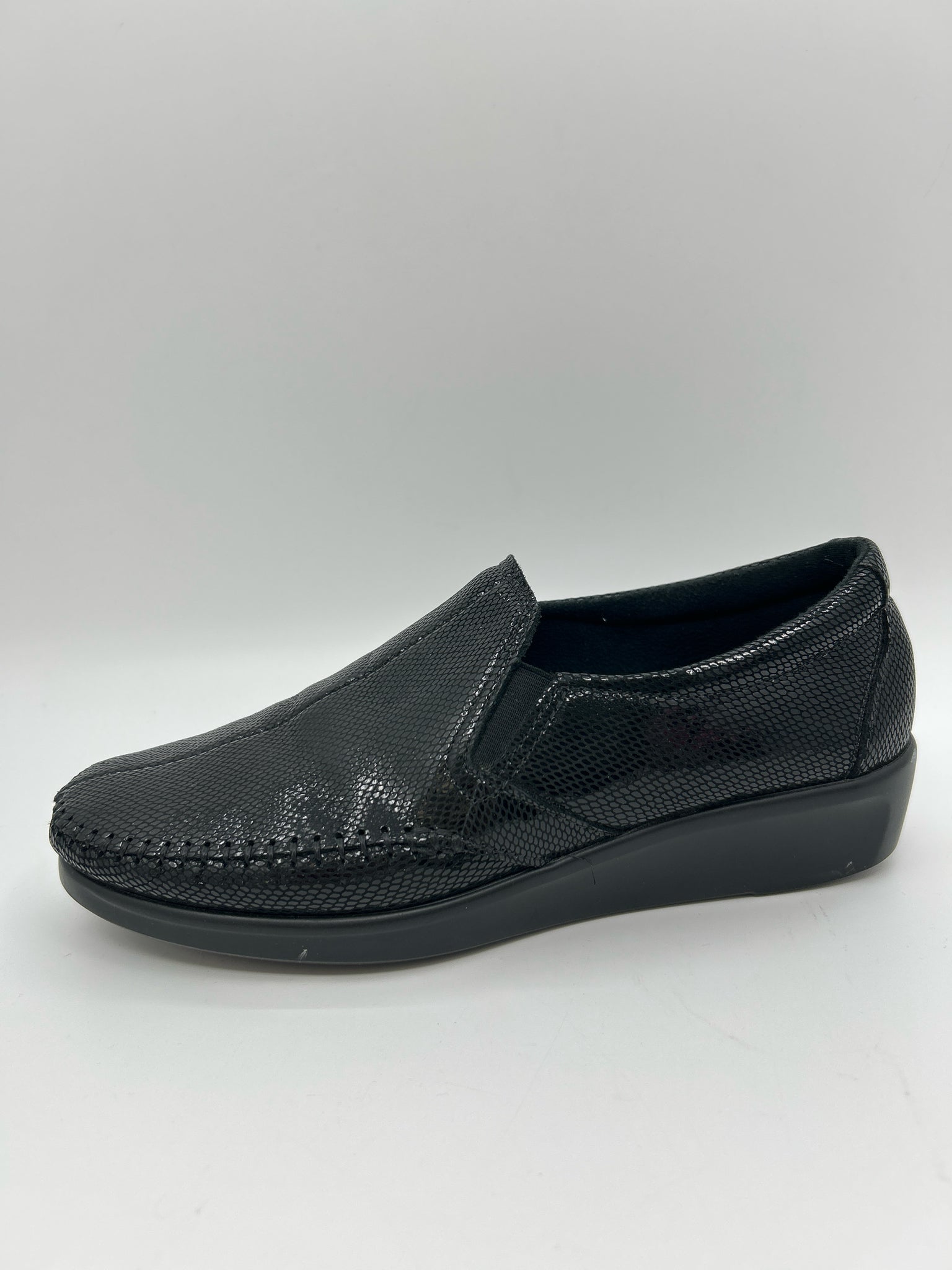 SAS Size 8.5M Black Women Loafer