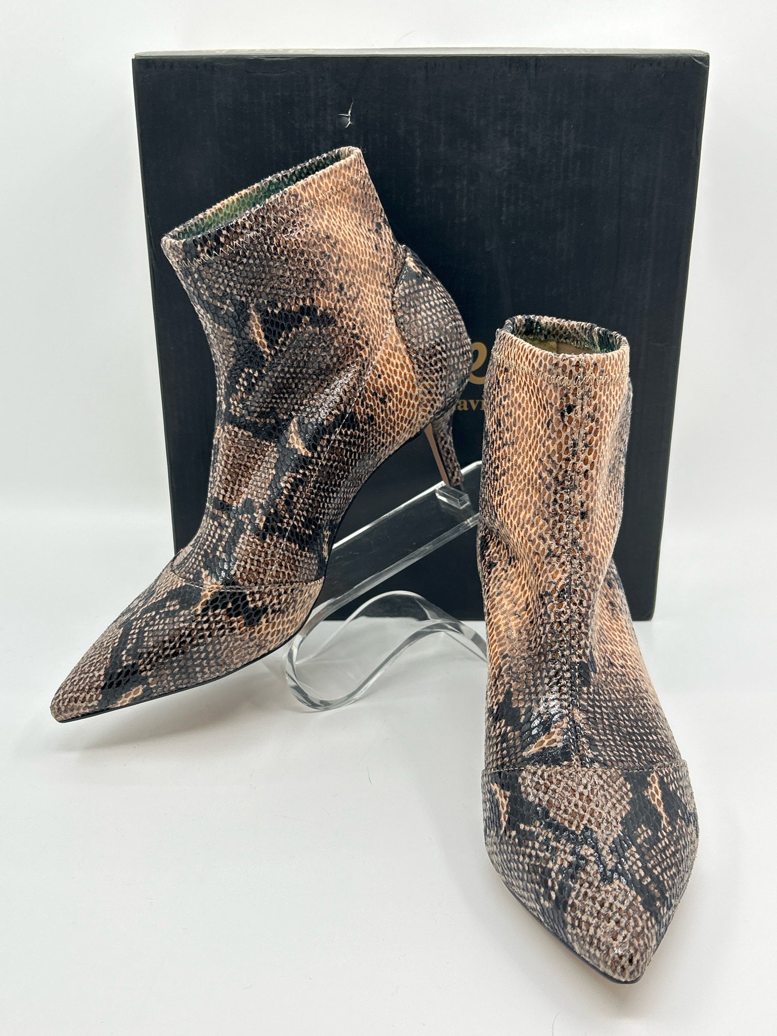 CHARLES DAVID Size 7.5M Brown Print Women Booties