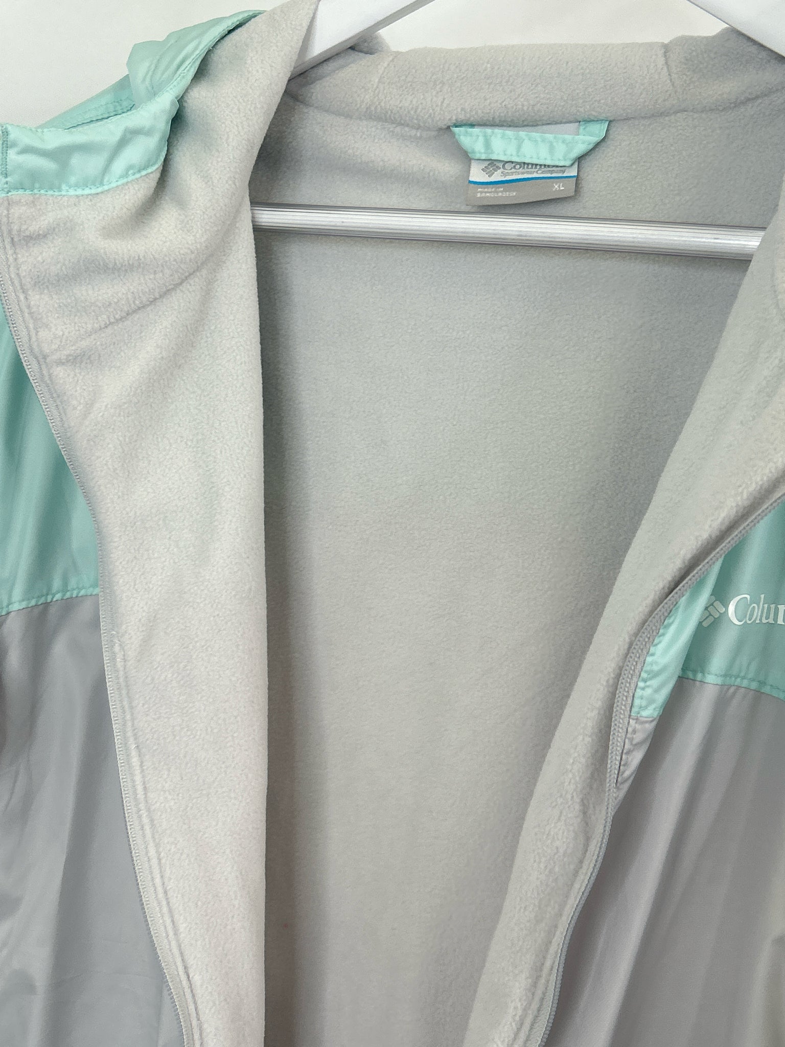 COLUMBIA Size XL Grey and Mint Green Women Jacket NWT