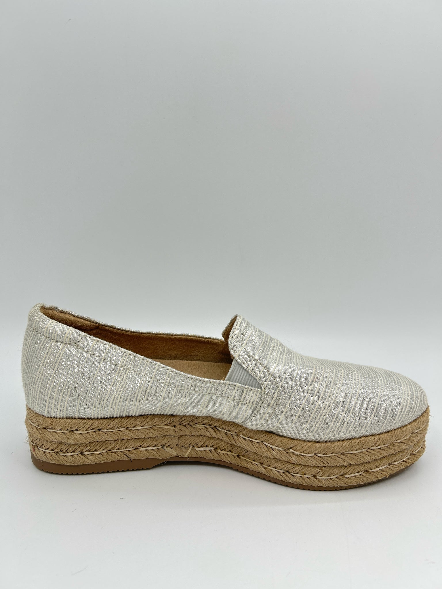 NATURALIZER Size 7.5M Silver Metallic Women's Flats