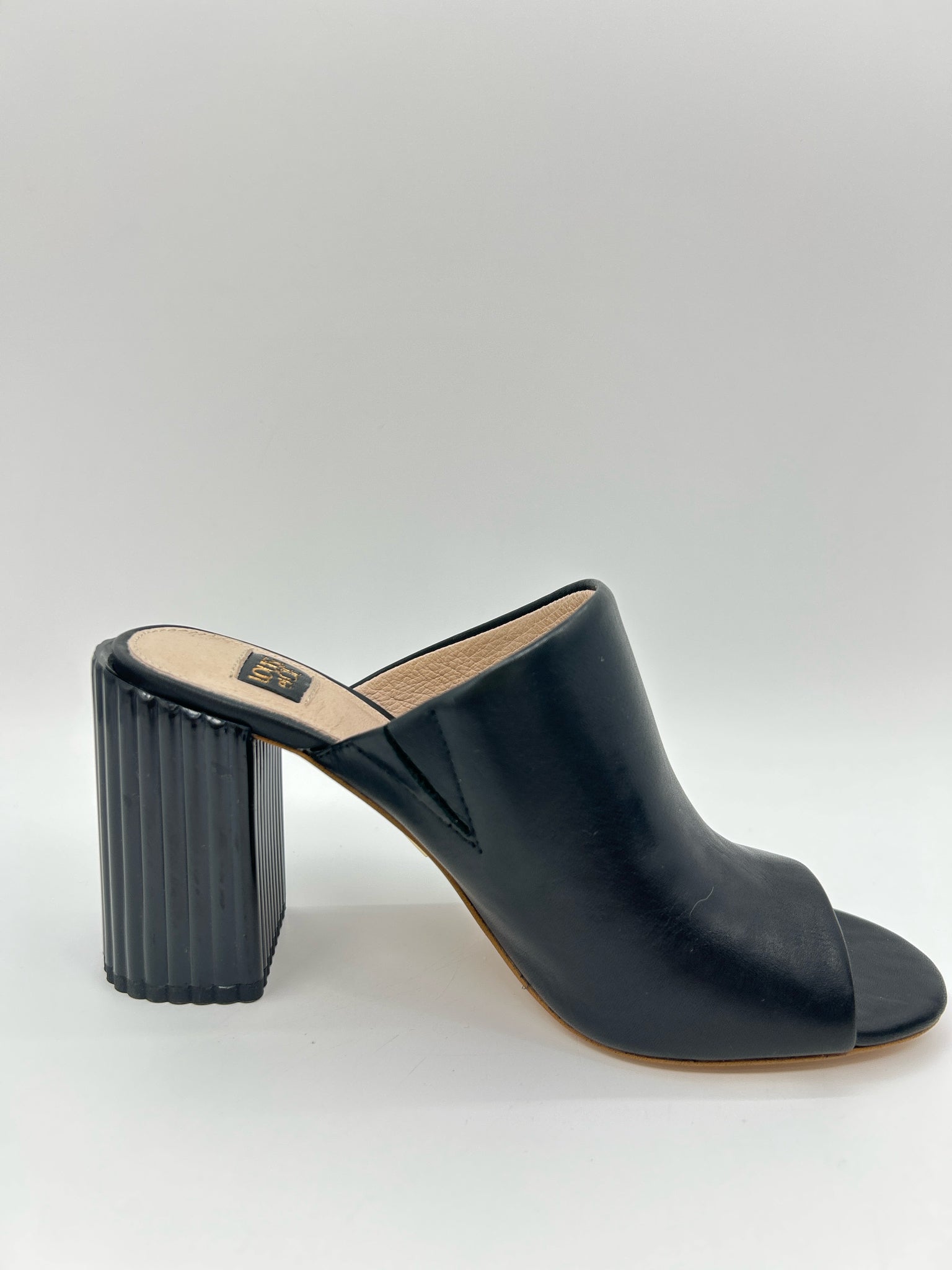 LOUISE ET CIE Size 7M Black Women Shoes