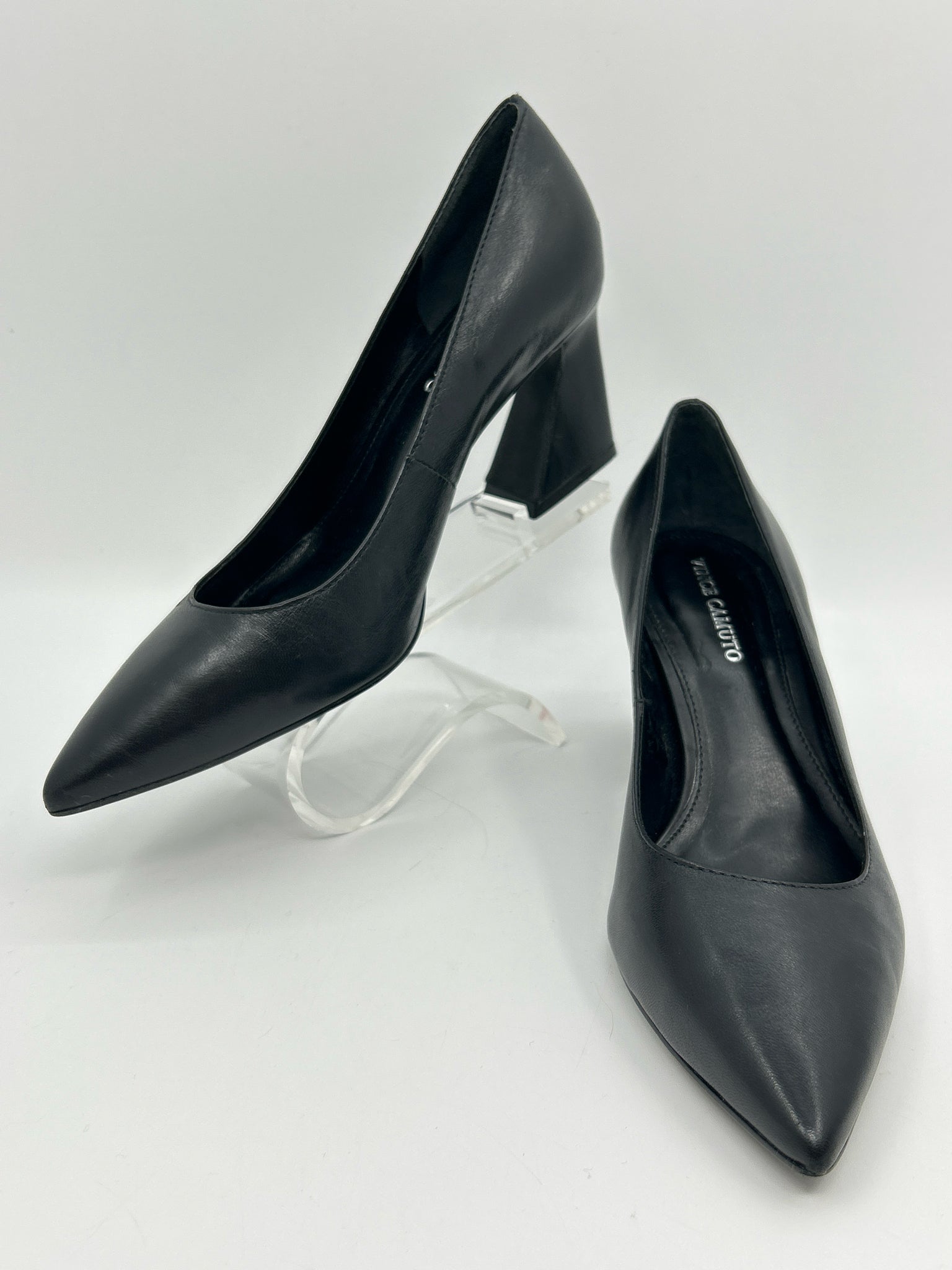 VINCE CAMUTO Size 6M Black Women Pumps