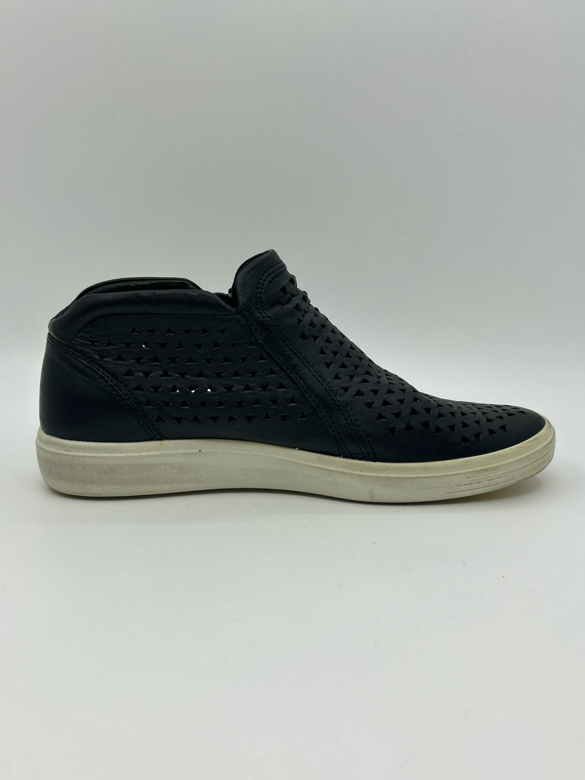 ECCO Size 9 Black Women Booties