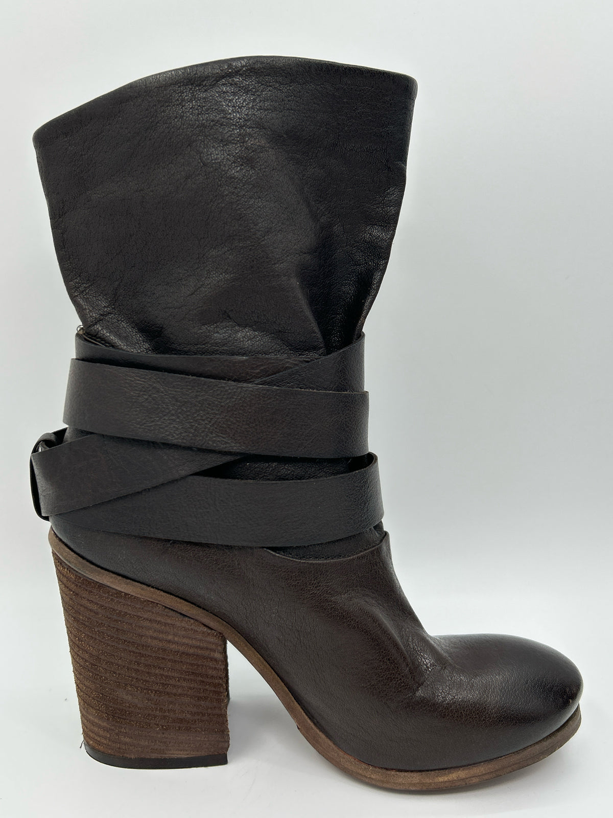 Elisanero Size 37 Brown and Black Women Booties