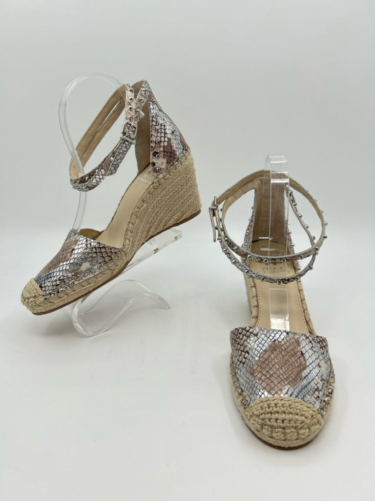 VINCE CAMUTO Women Size 7.5M Beige and Silver Sandal