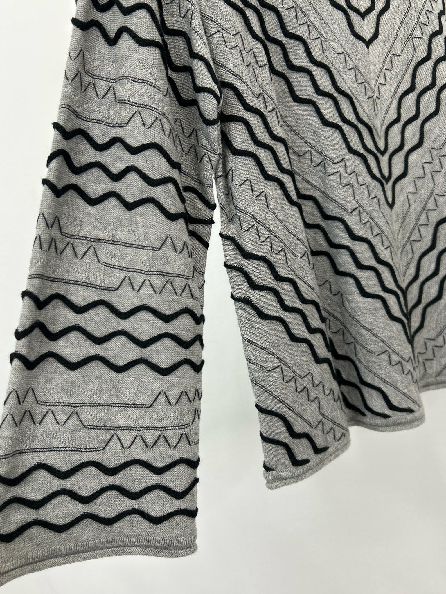 OLIVIA BY HABITAT CLOTHES Size S GRAY AND BLACK Women Sweater