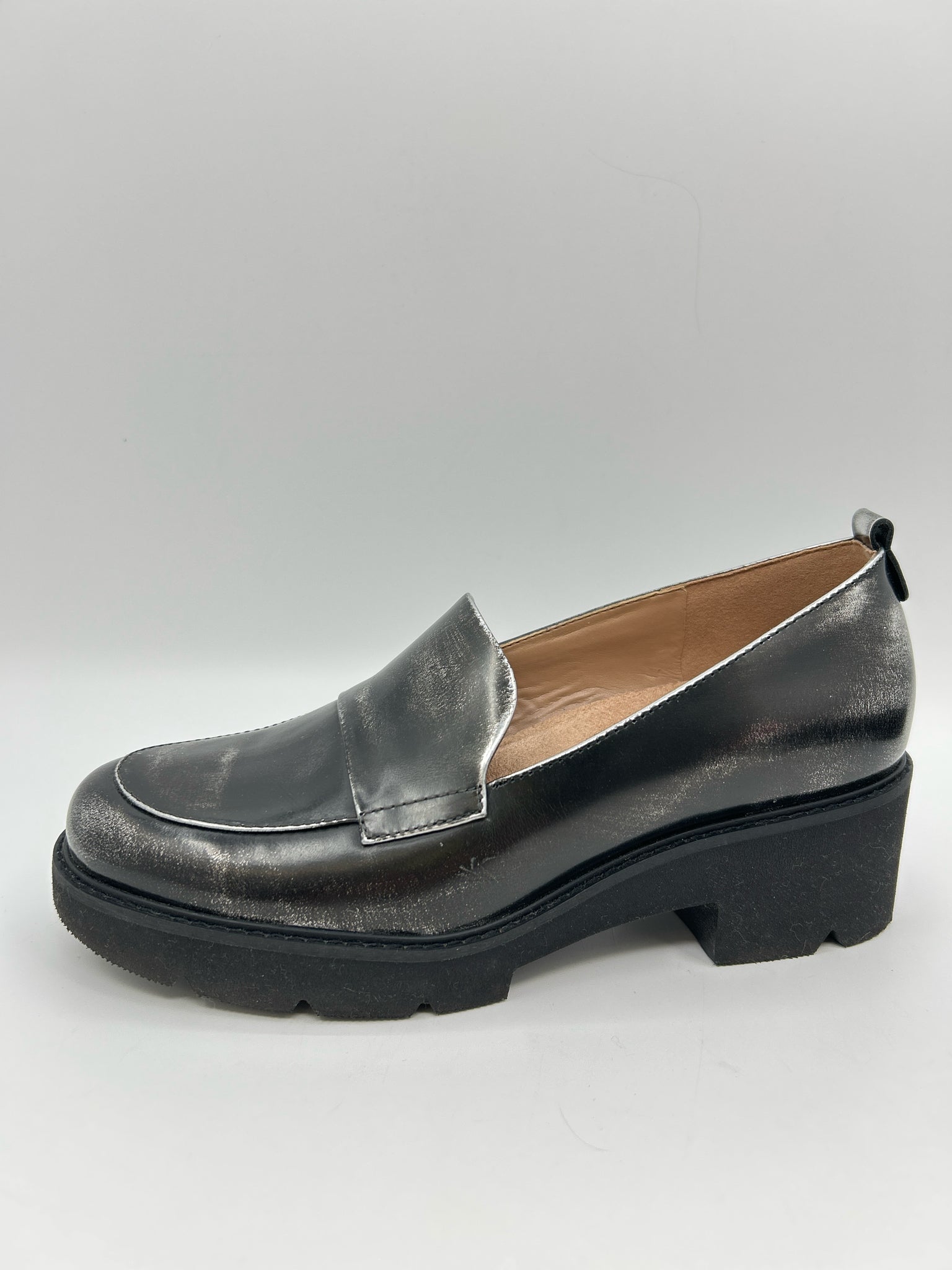 NATURALIZER Size 7.5WW Black Women Loafer