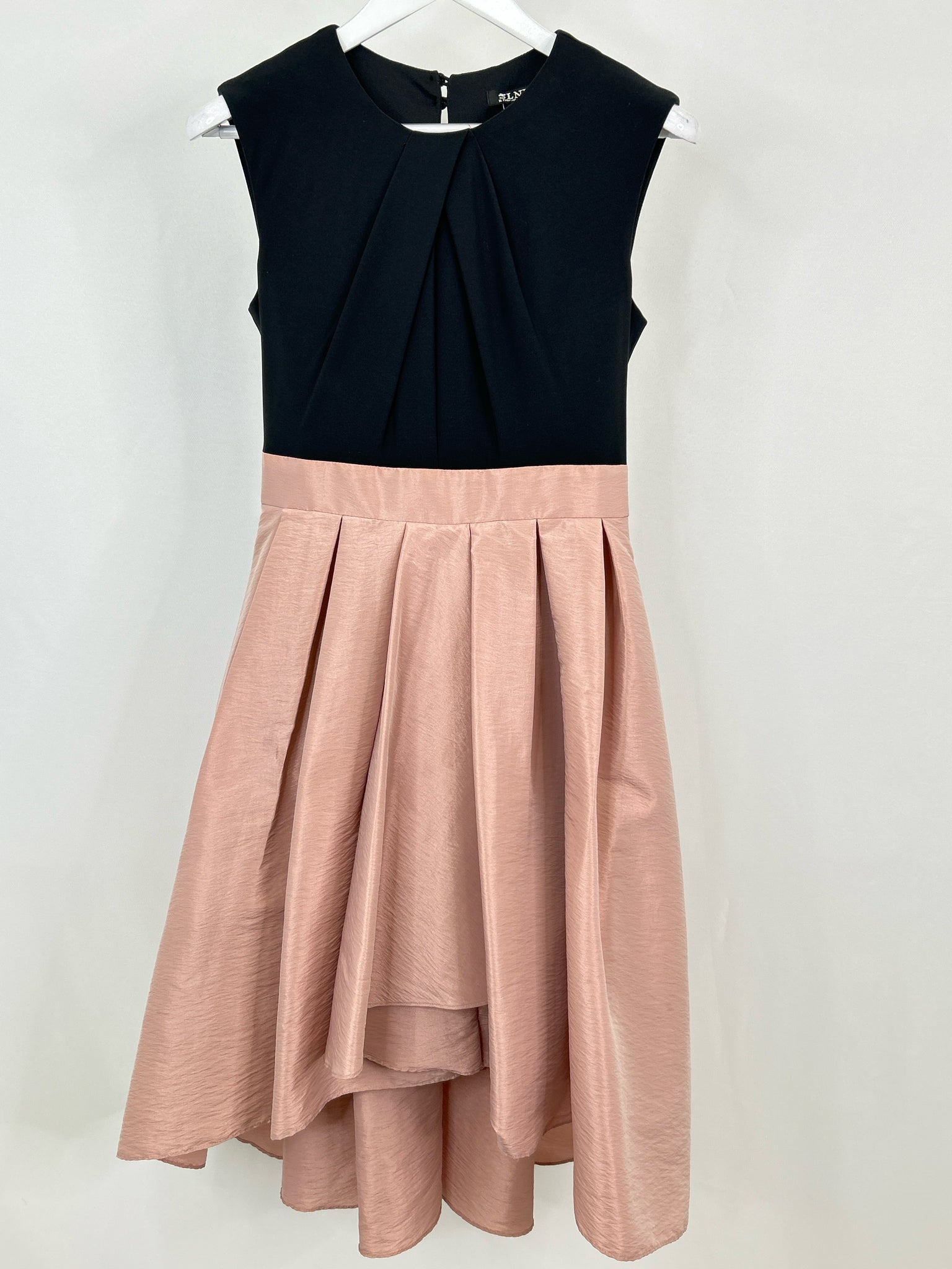 SLNY Size 8 BLACK AND PINK Women Dress