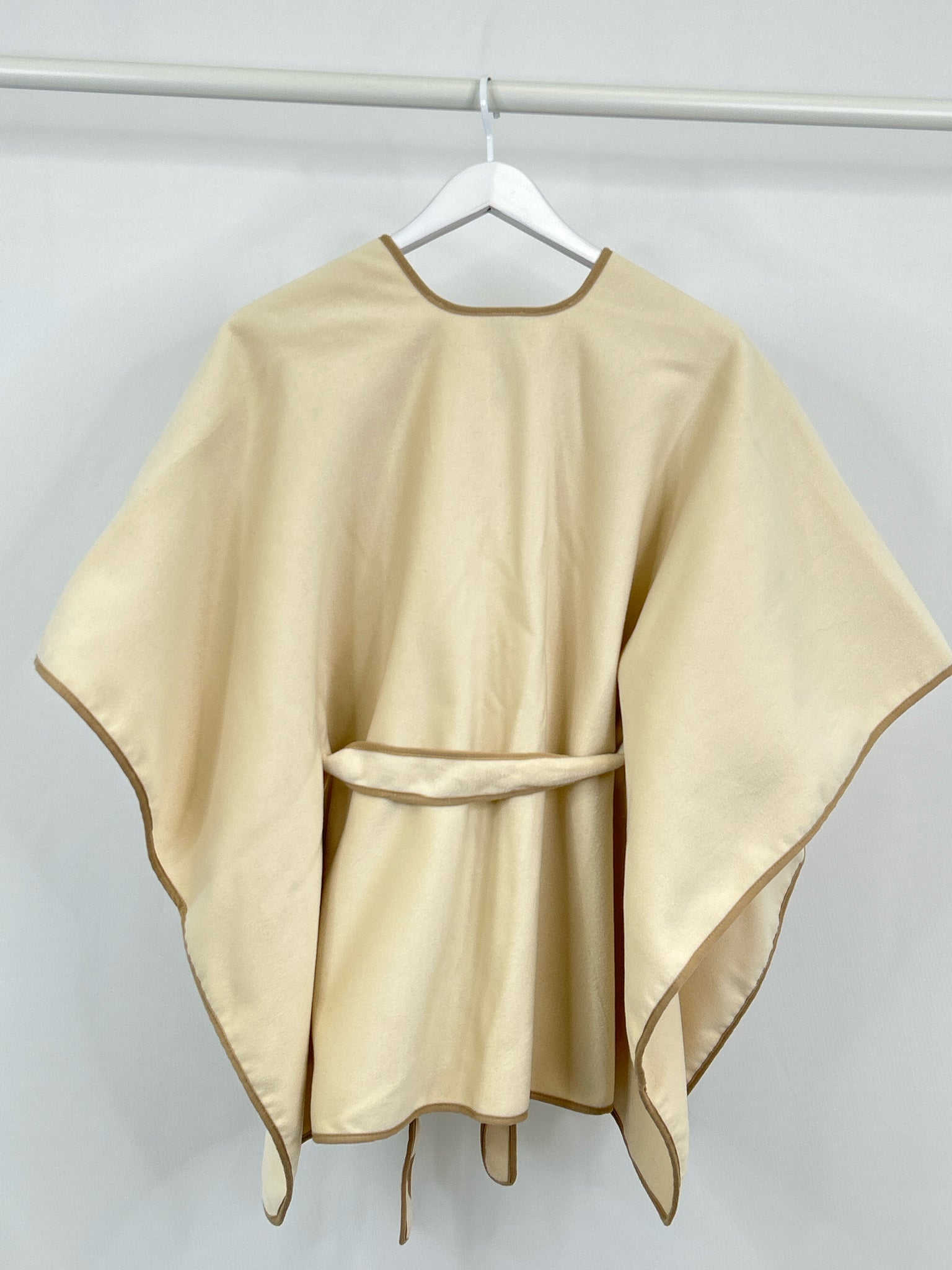 VINCE CAMUTO Size One Size Cream Women Poncho