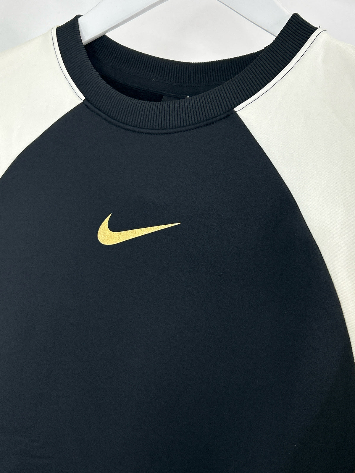 NIKE Size M Black and White Women Pullover