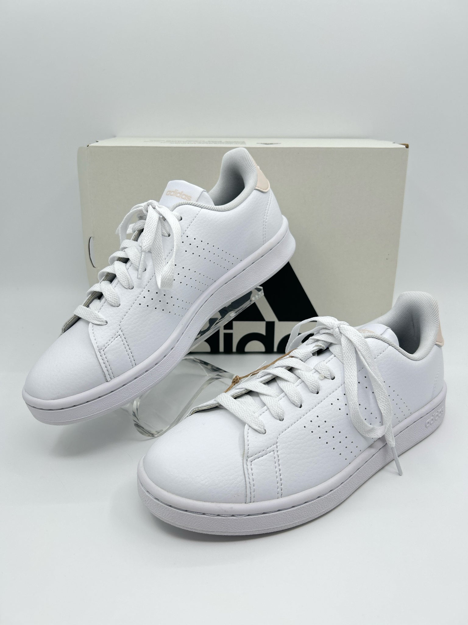 ADIDAS Size 7.5 White Women Sneakers NIB