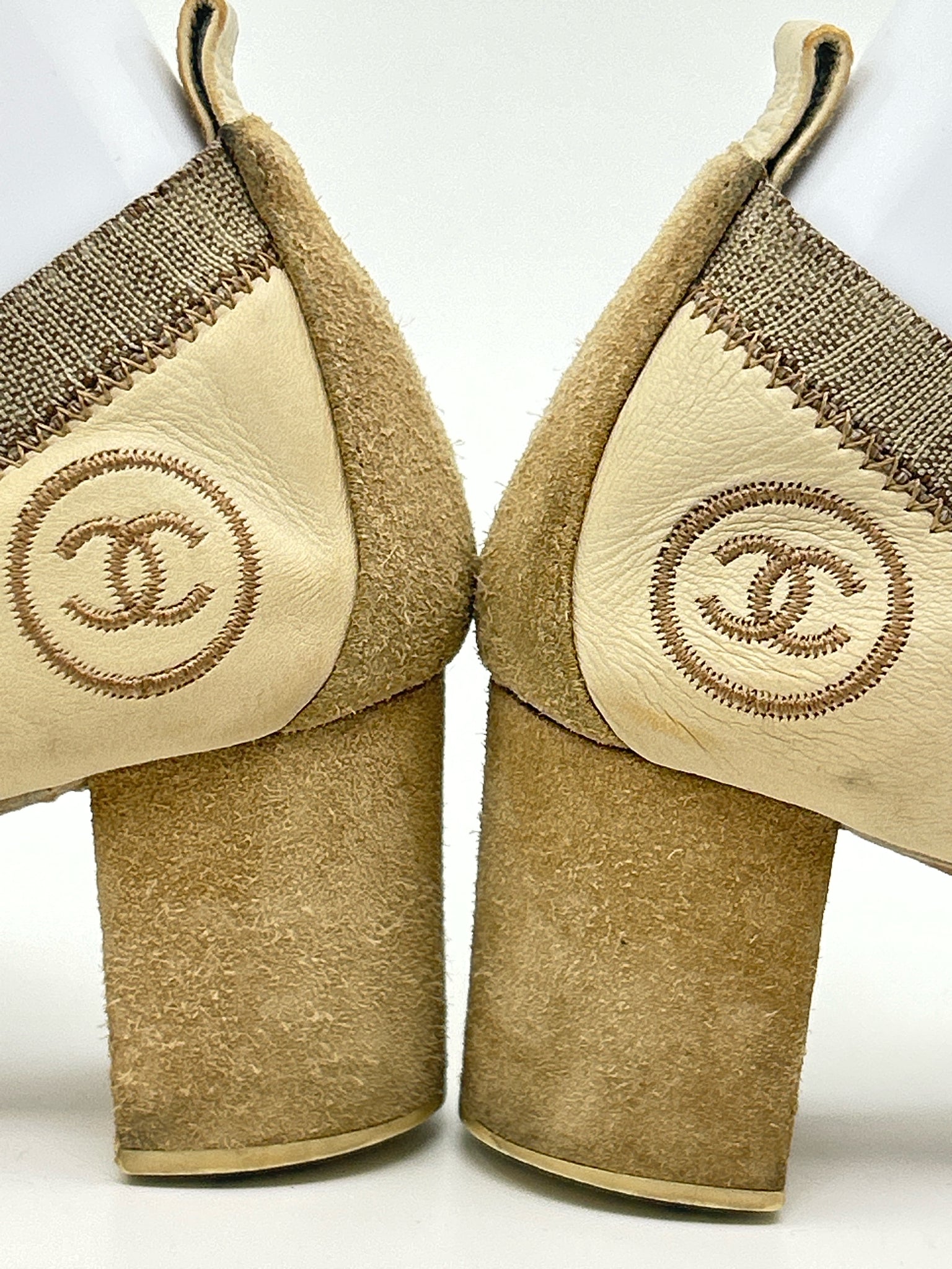 CHANEL Size 38 Cream Women Pumps