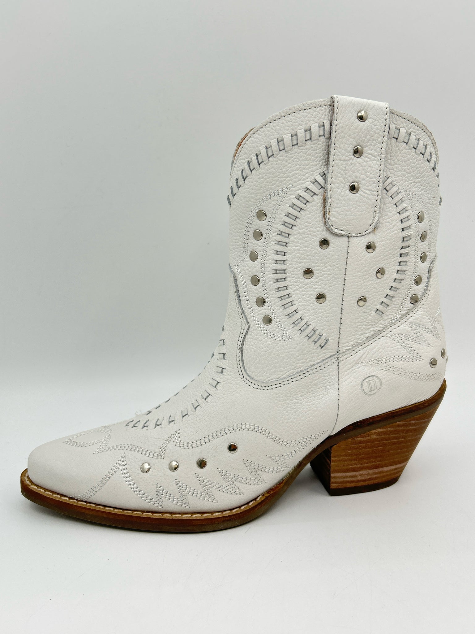 DINGO Size 7.5M White Women Booties