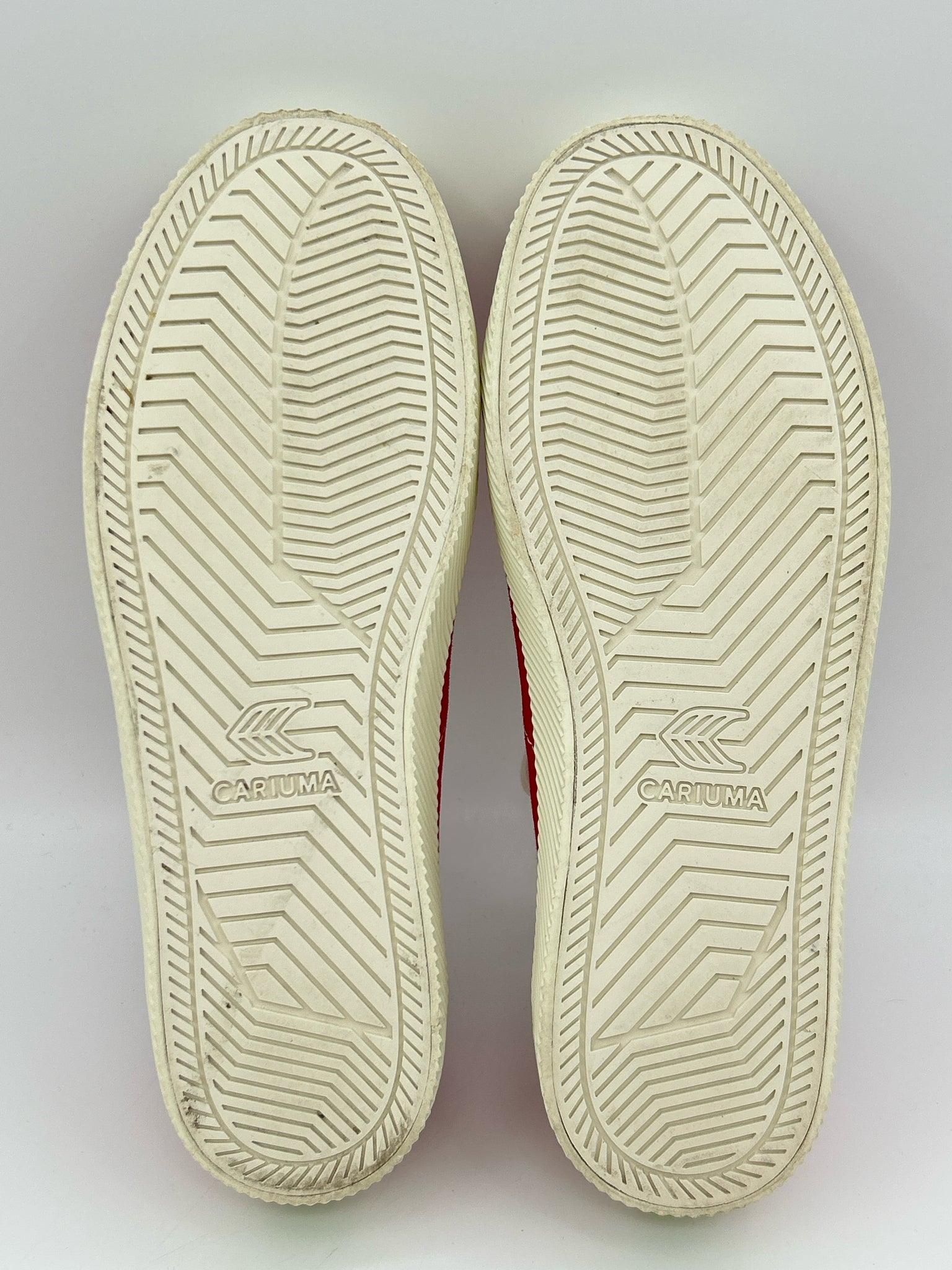CARIUMA Size 9 red and white Women Sneakers