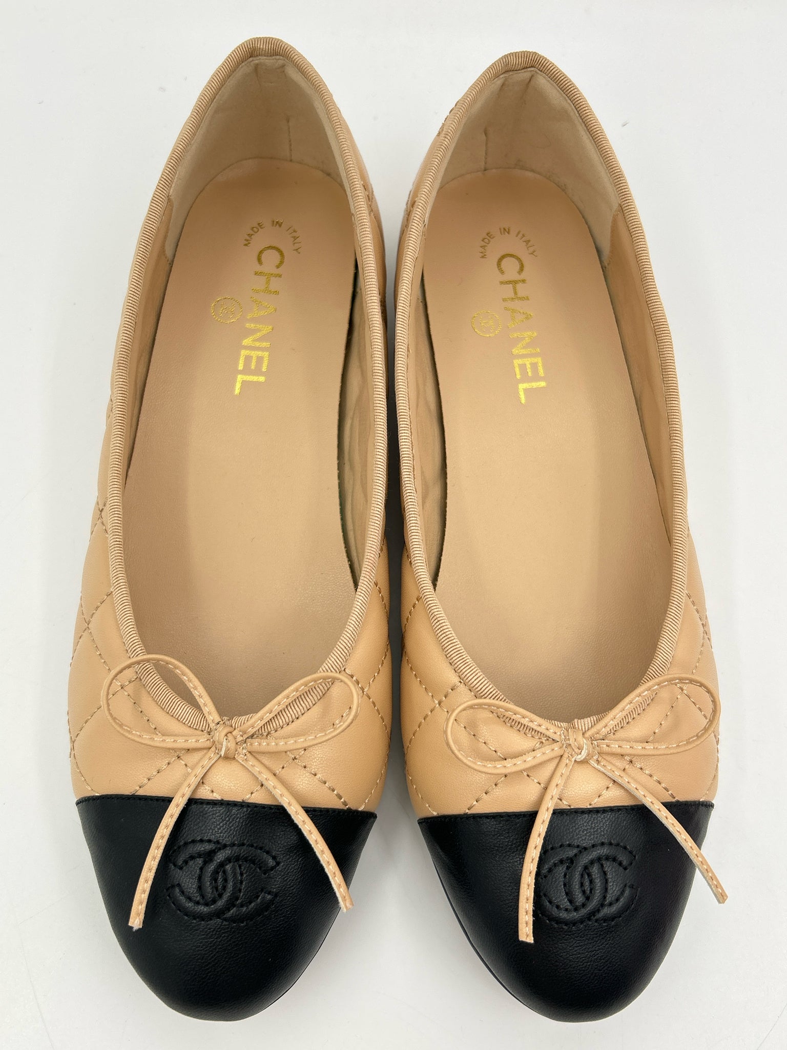 CHANEL Size 41 Beige & Black Women Flats