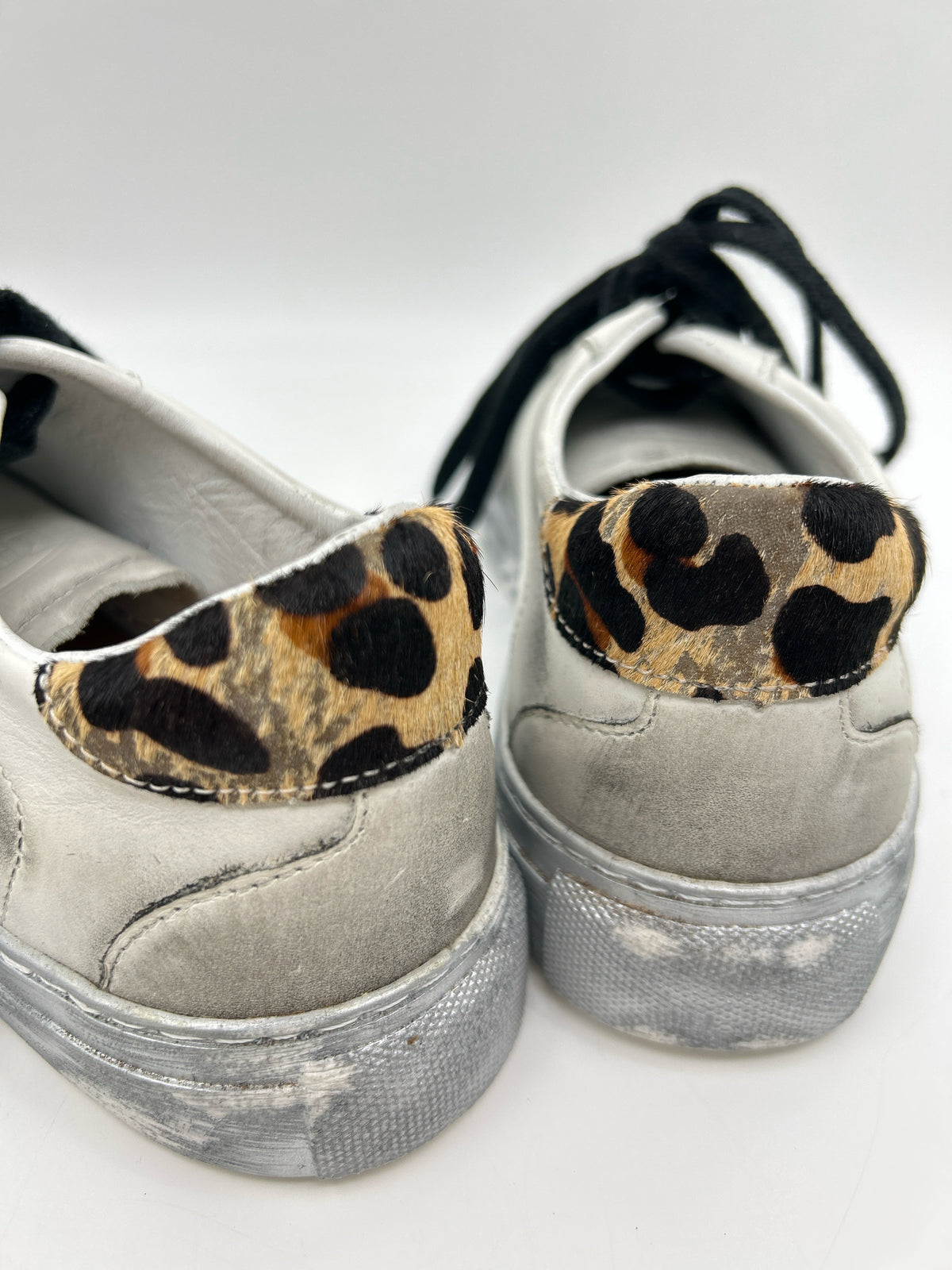 DINGO Size 9M White and black Women Sneakers