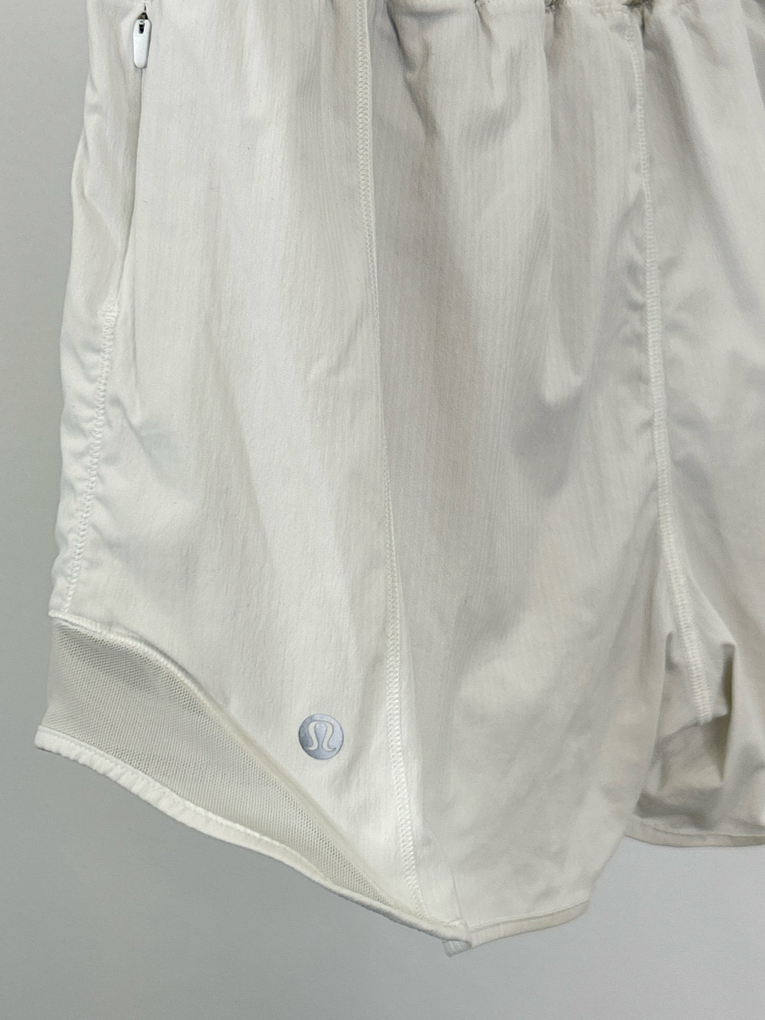 LULULEMON Size 10 White Women Shorts