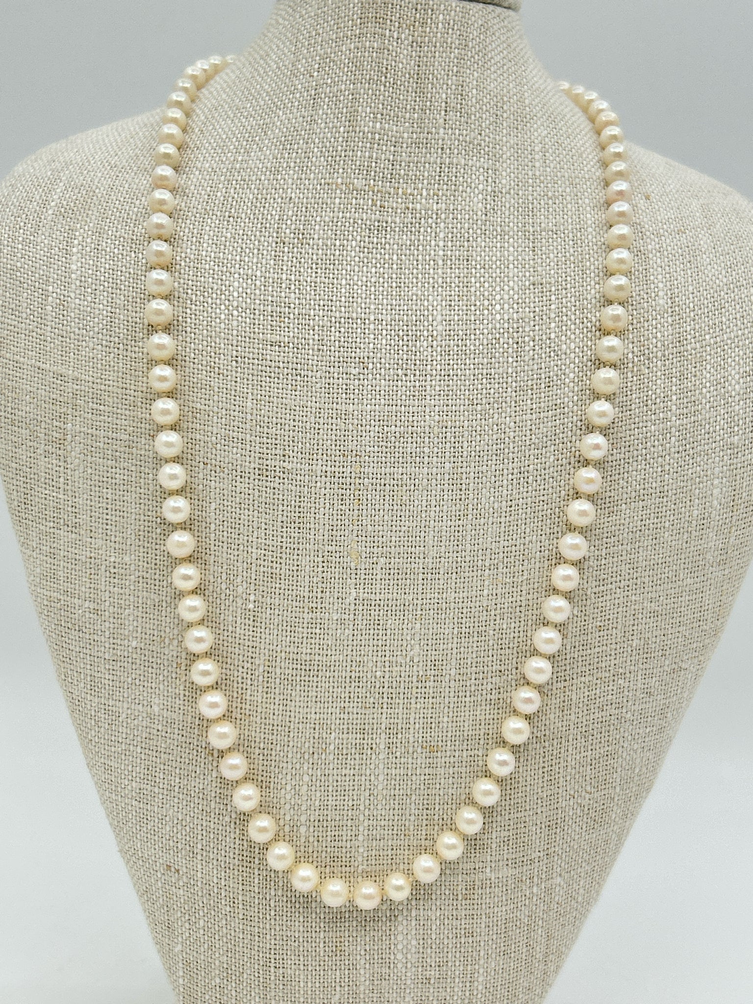 TOYO PEARL WHITE AND GOLD Necklace