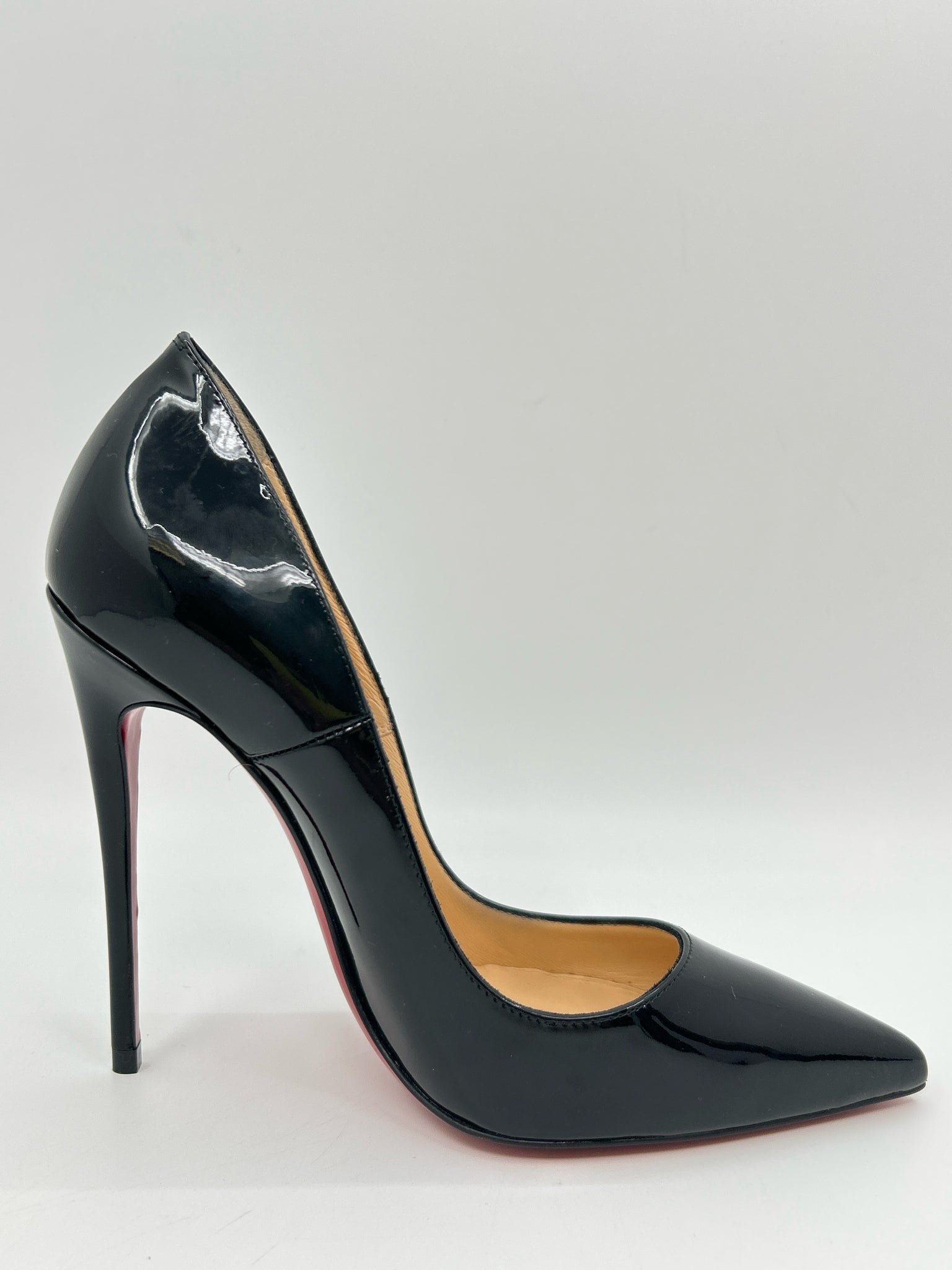 CHRISTIAN LOUBOUTIN Size 35 Black Patent Women Pumps