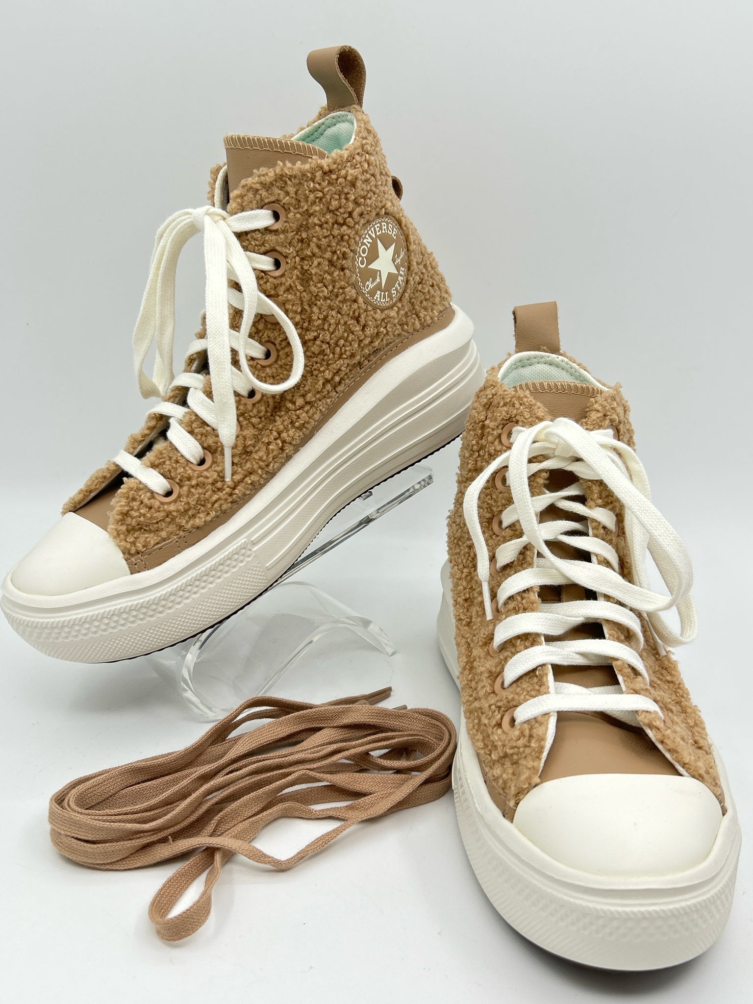 CONVERSE Size 6 Tan Women Sneakers NWOT