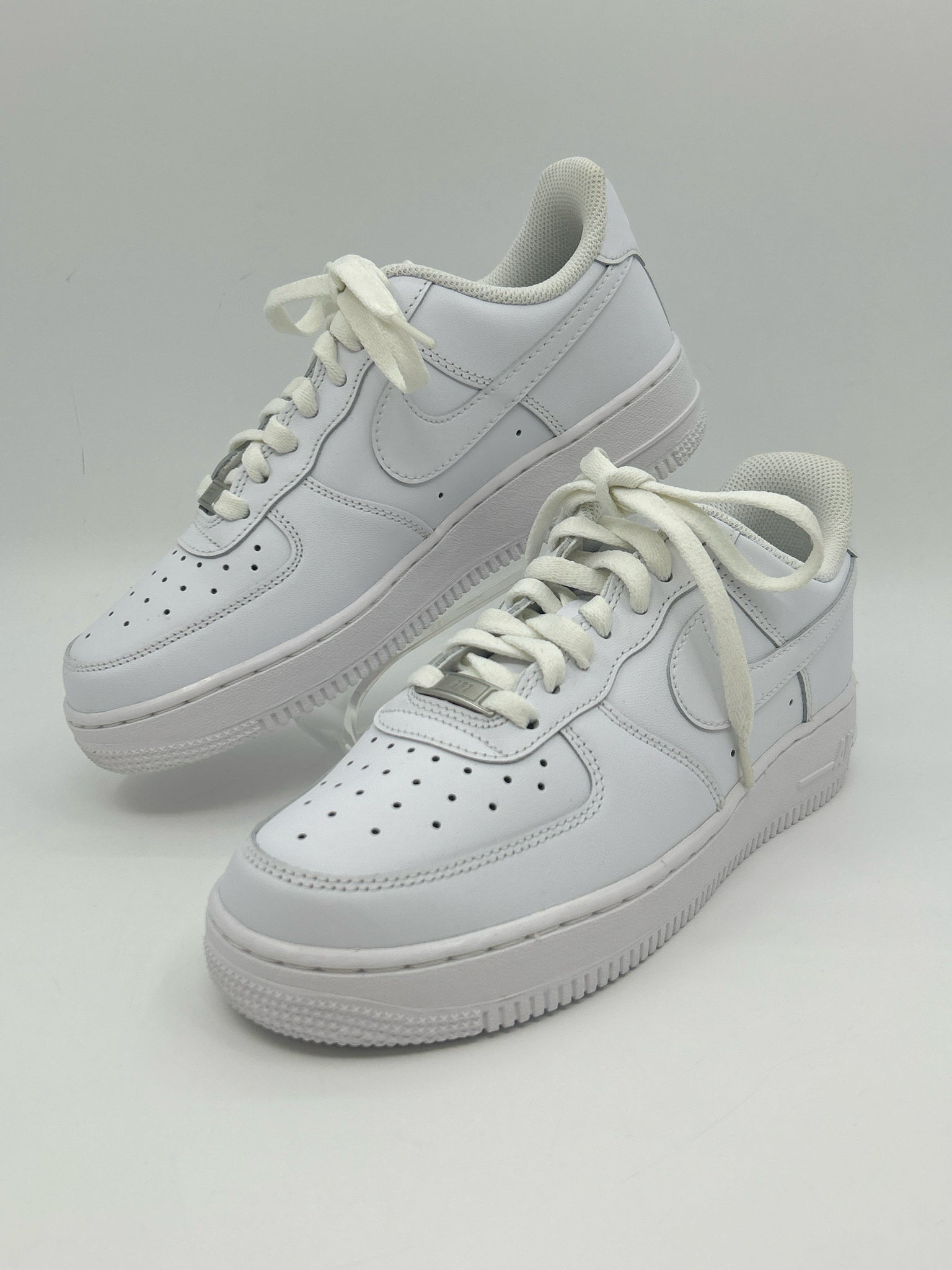 NIKE Size 8.5 White Women Sneakers