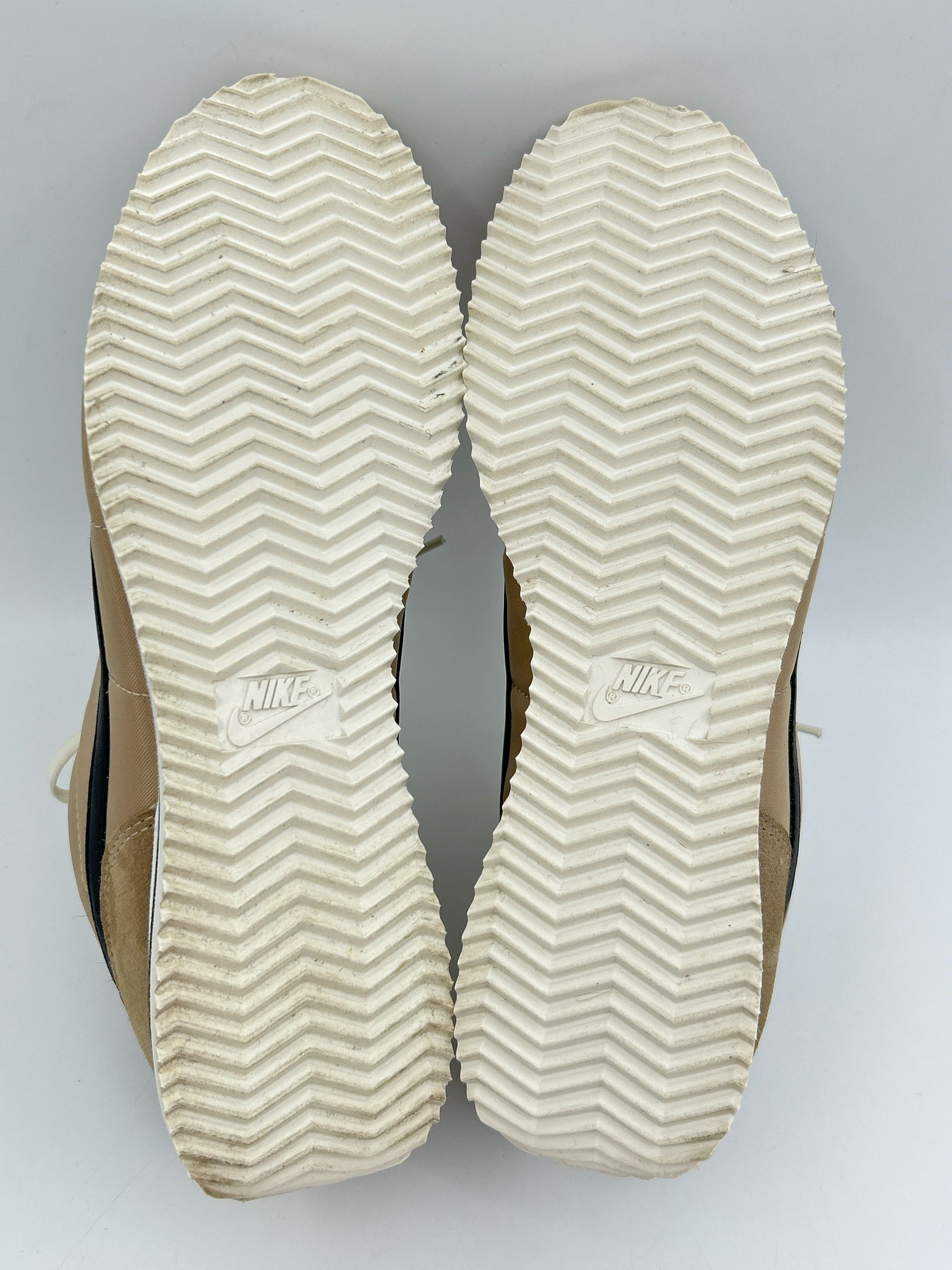 NIKE Size 8.5 BEIGE AND BLACK Women Sneakers
