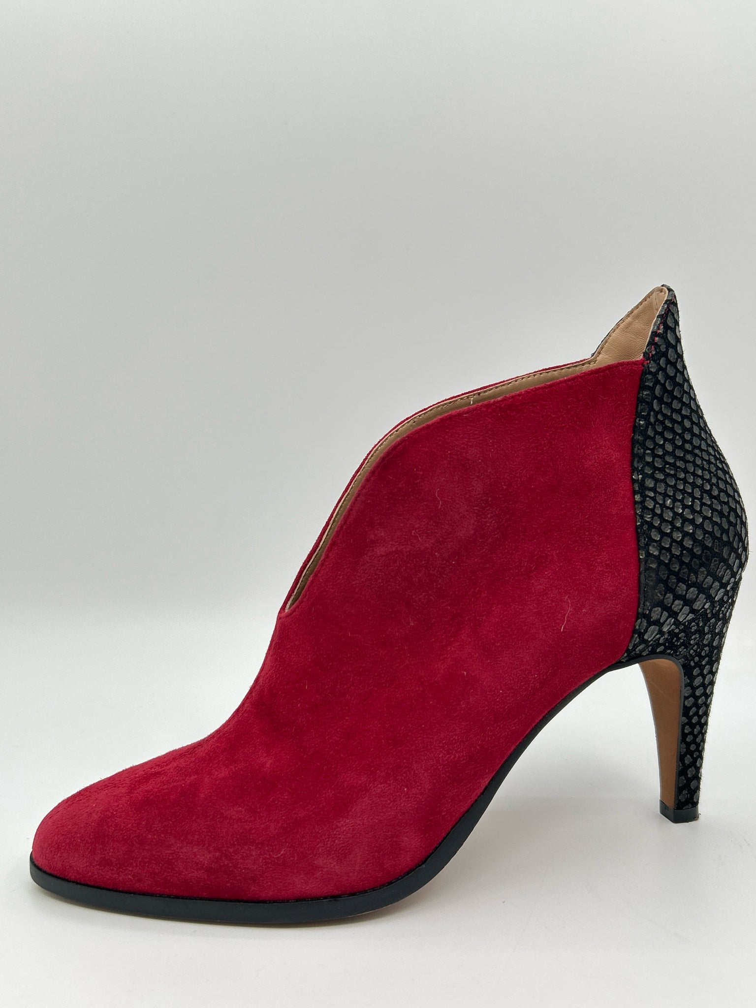 LINEA PAOLO Size 8.5M Red and Black Women Booties