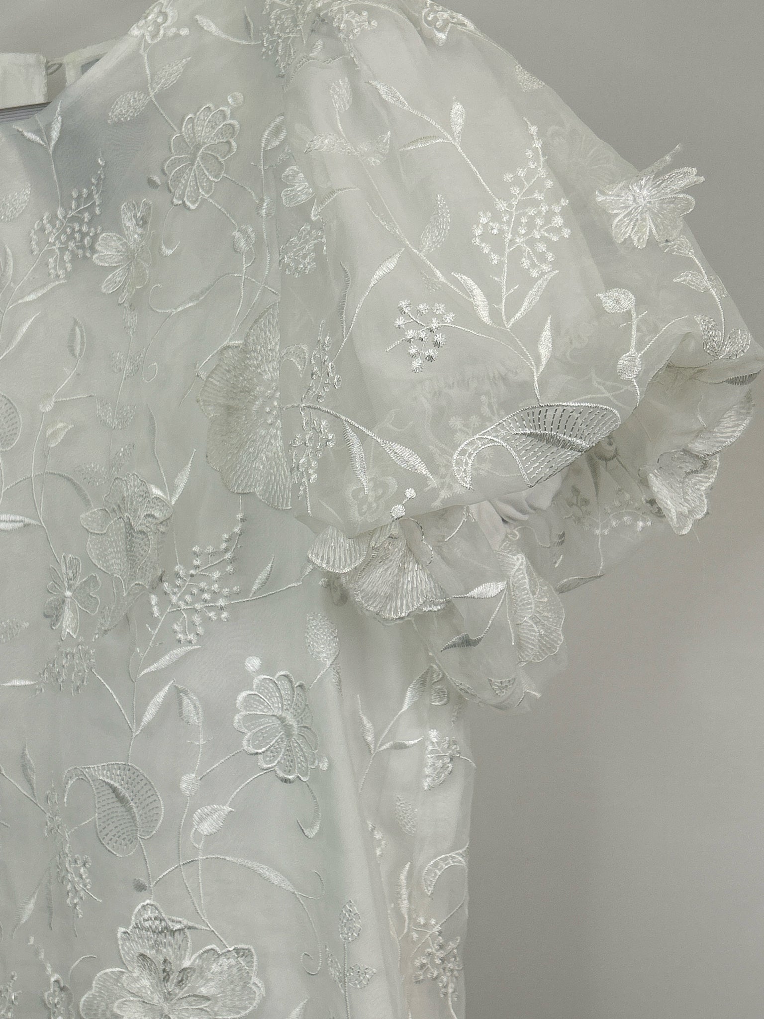 CROWN & IVY Size L White Floral Women Dress