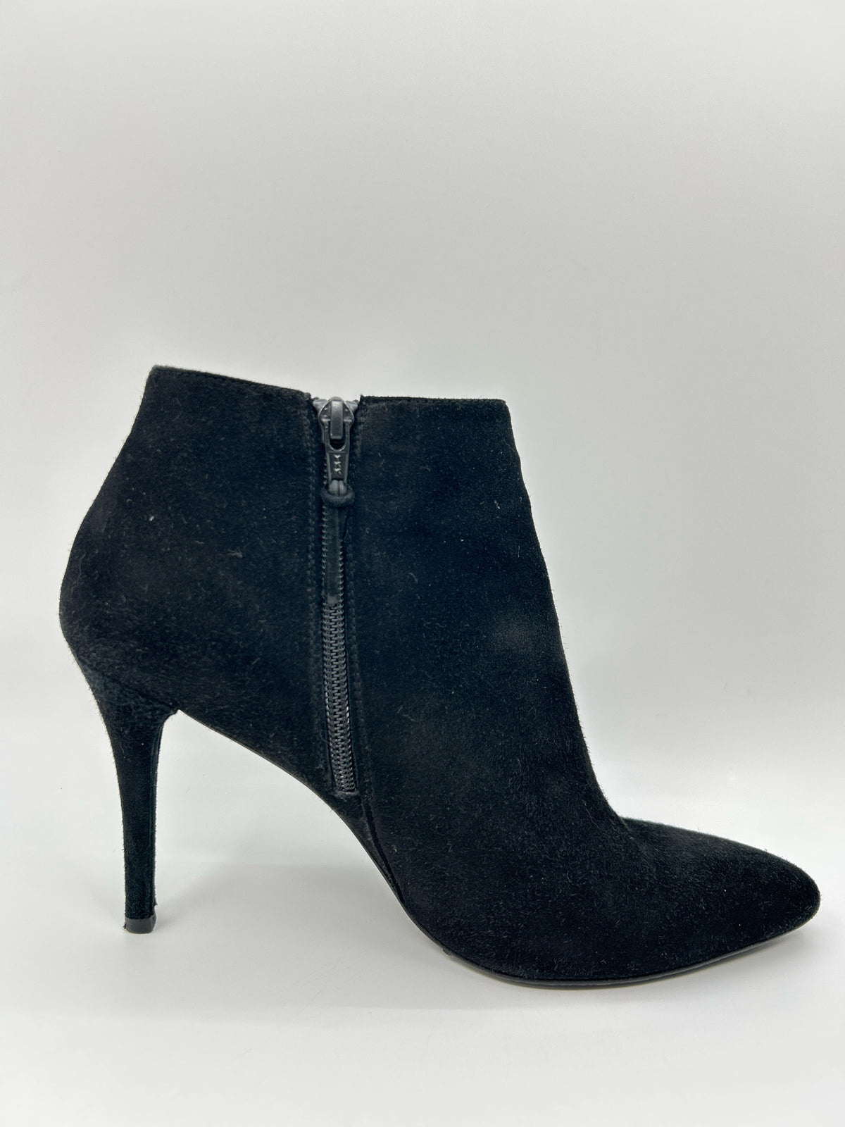 STUART WEITZMAN Size 9M Black Women Booties